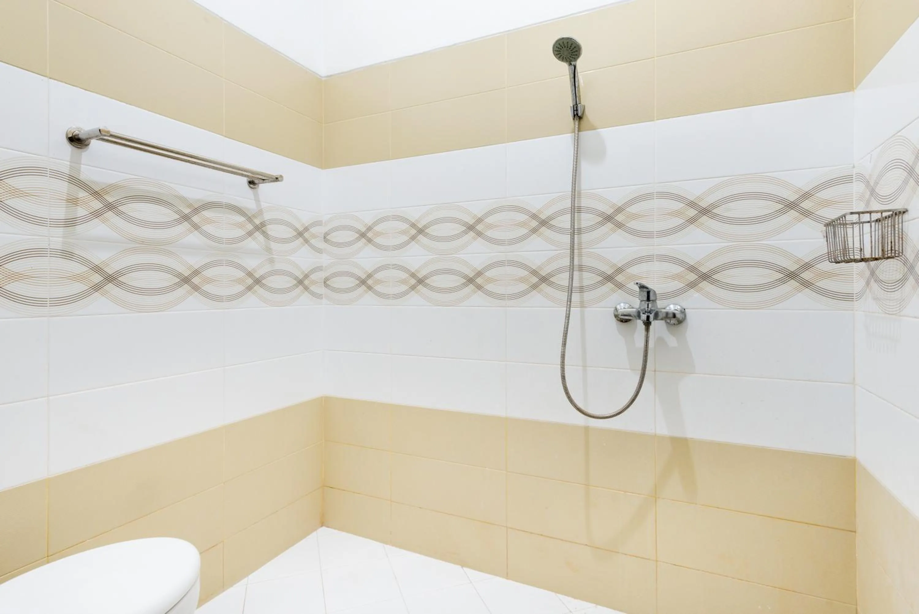 Bathroom in RedDoorz Syariah @ Ketintang Surabaya