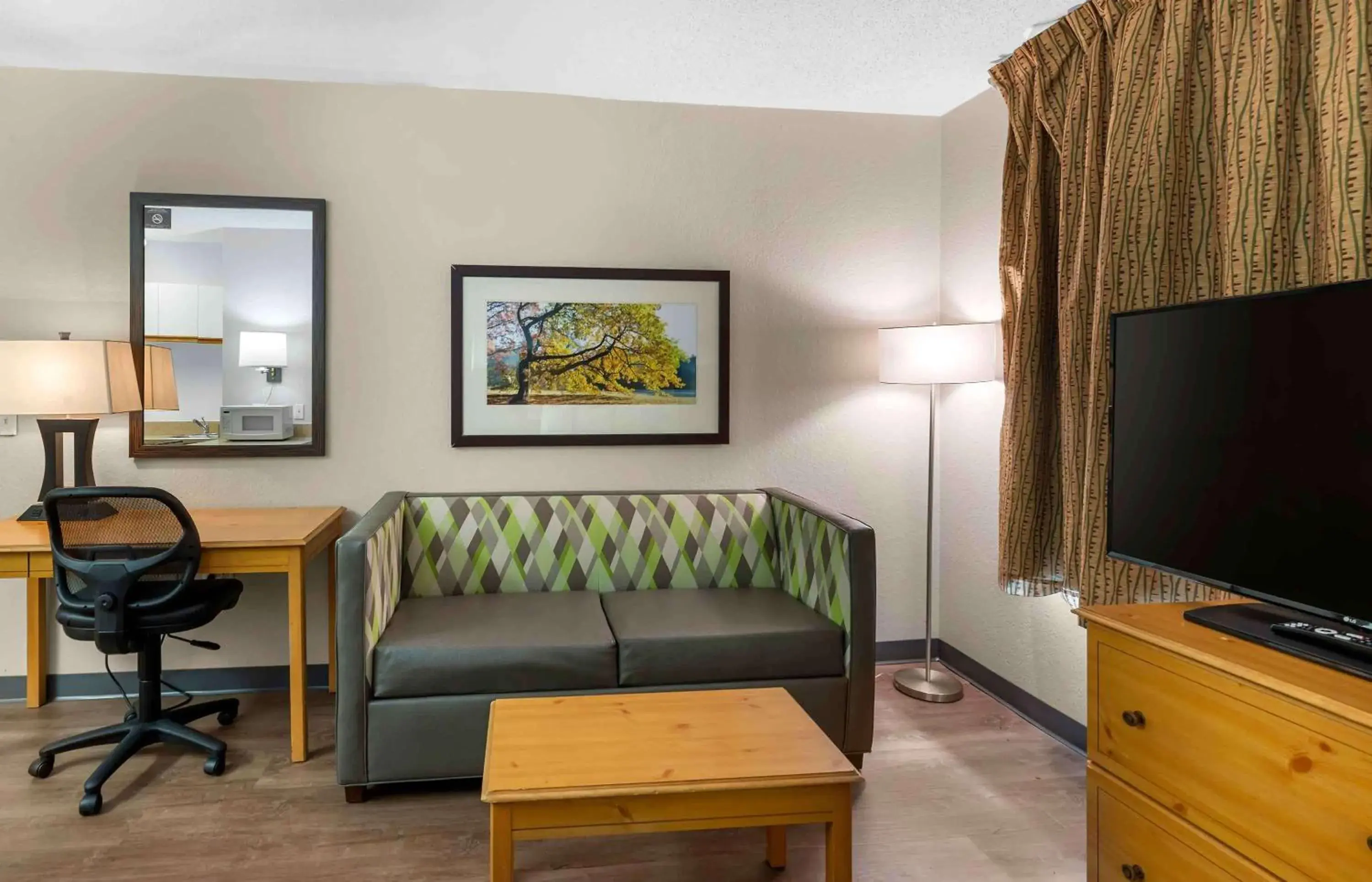 Deluxe Studio with 1 King Bed - Non-Smoking in Extended Stay America Suites - North Chesterfield - Arboretum Deluxe Studio with 1 King Bed - Non-Smoking in Extended Stay America Suites - North Chesterfield - Arboretum