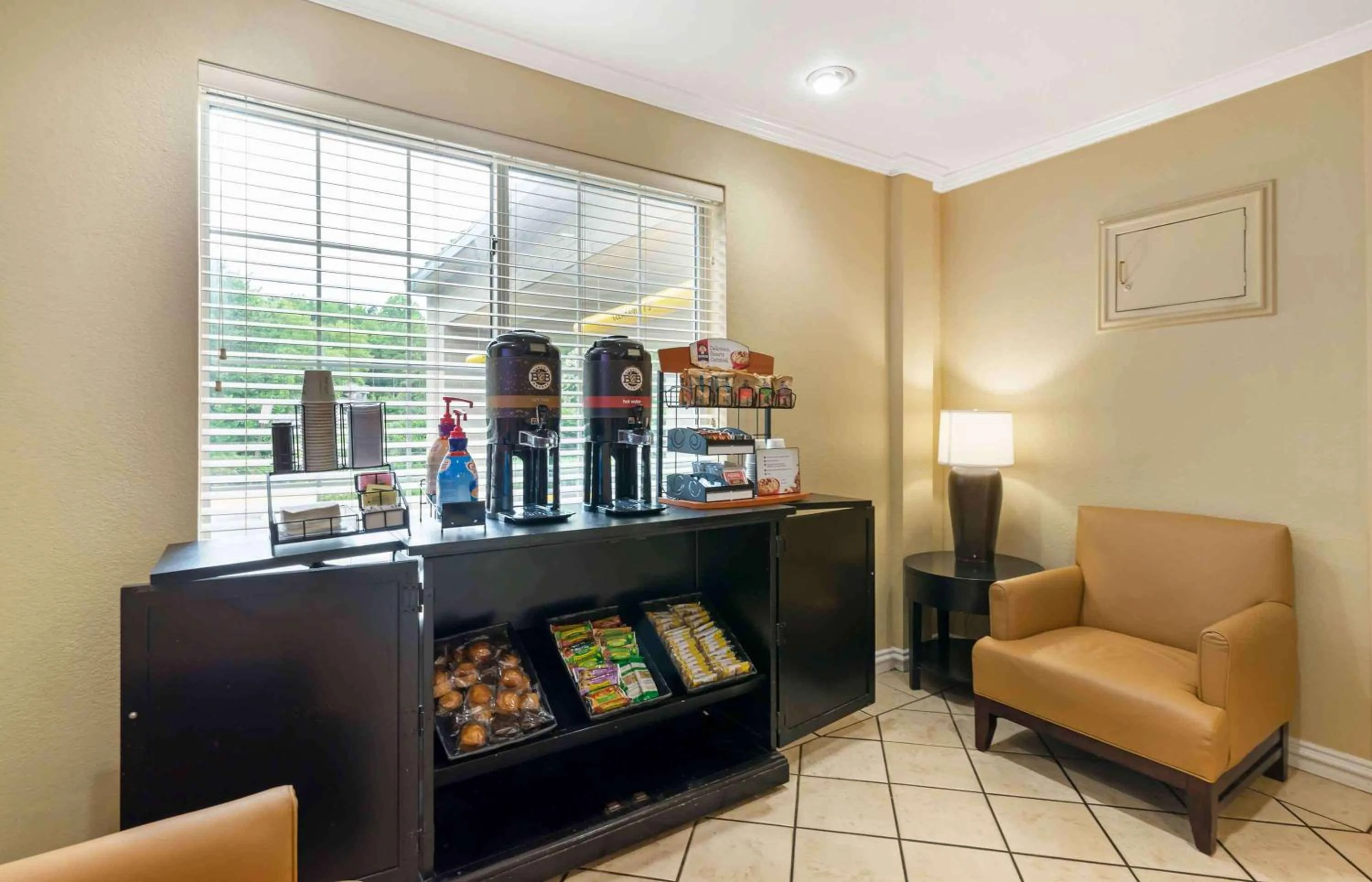 Breakfast in Extended Stay America Suites - North Chesterfield - Arboretum