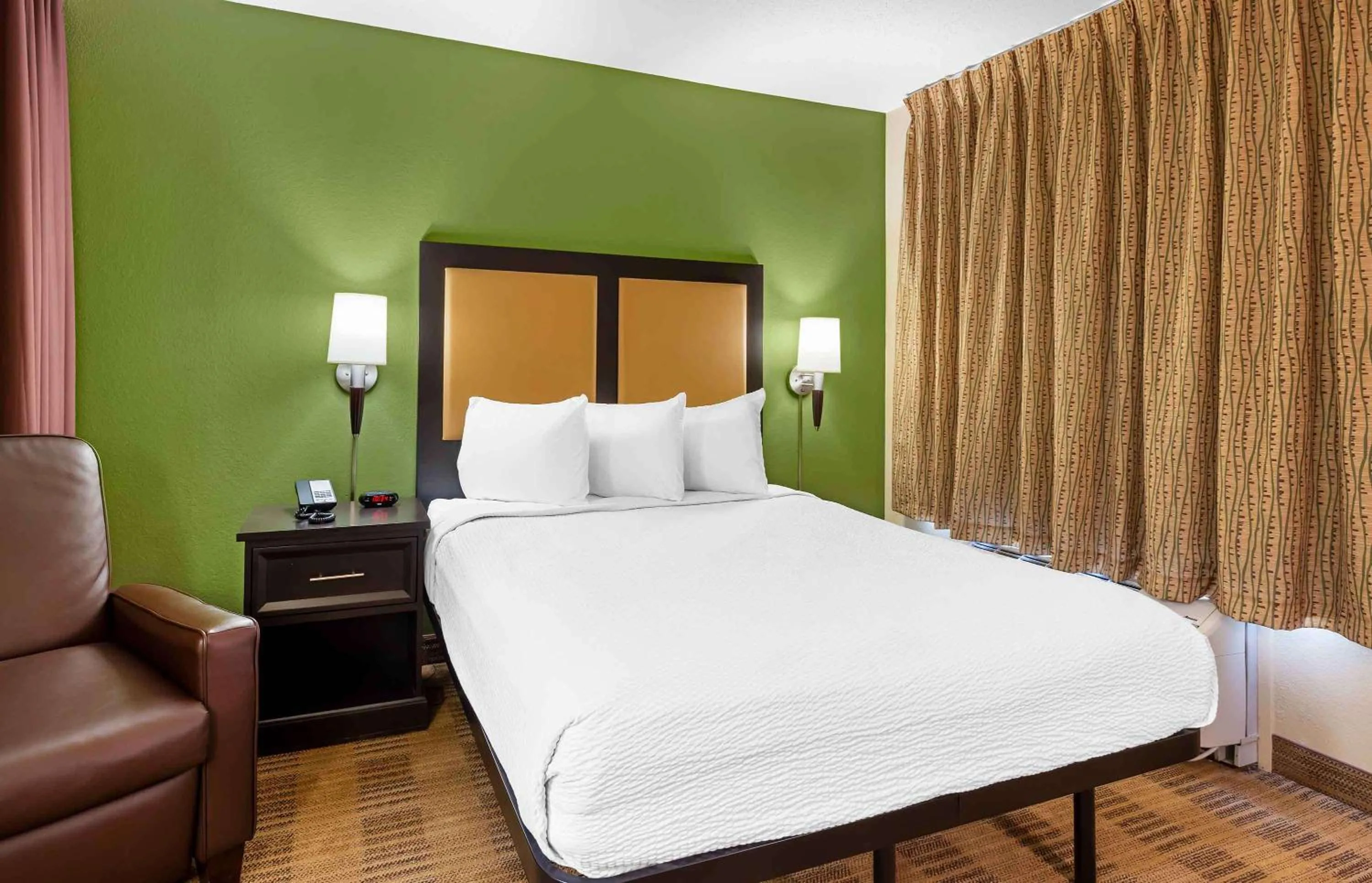 Bedroom, Bed in Extended Stay America Suites - North Chesterfield - Arboretum