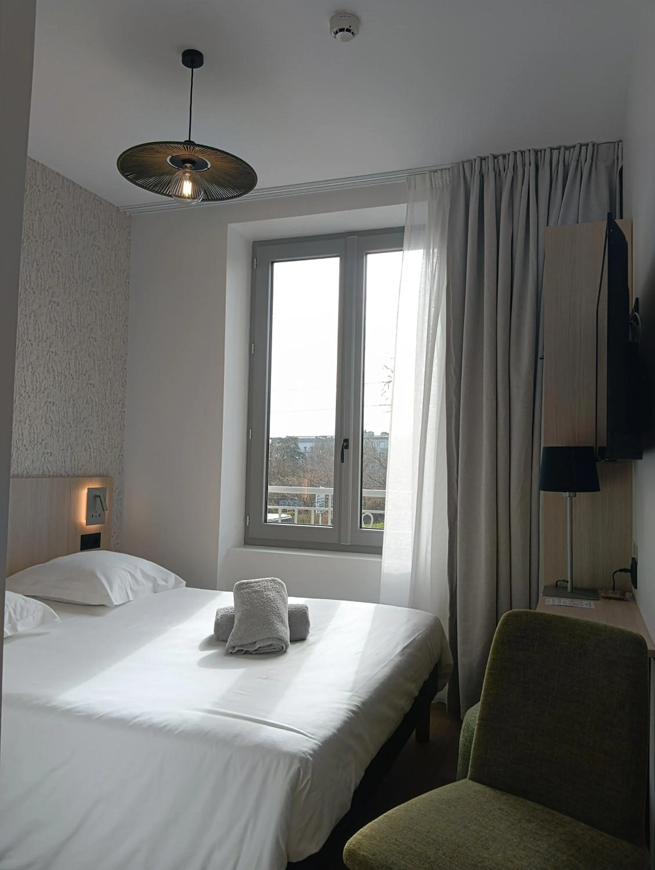 Photo of the whole room, Bed in Abalys Hotel