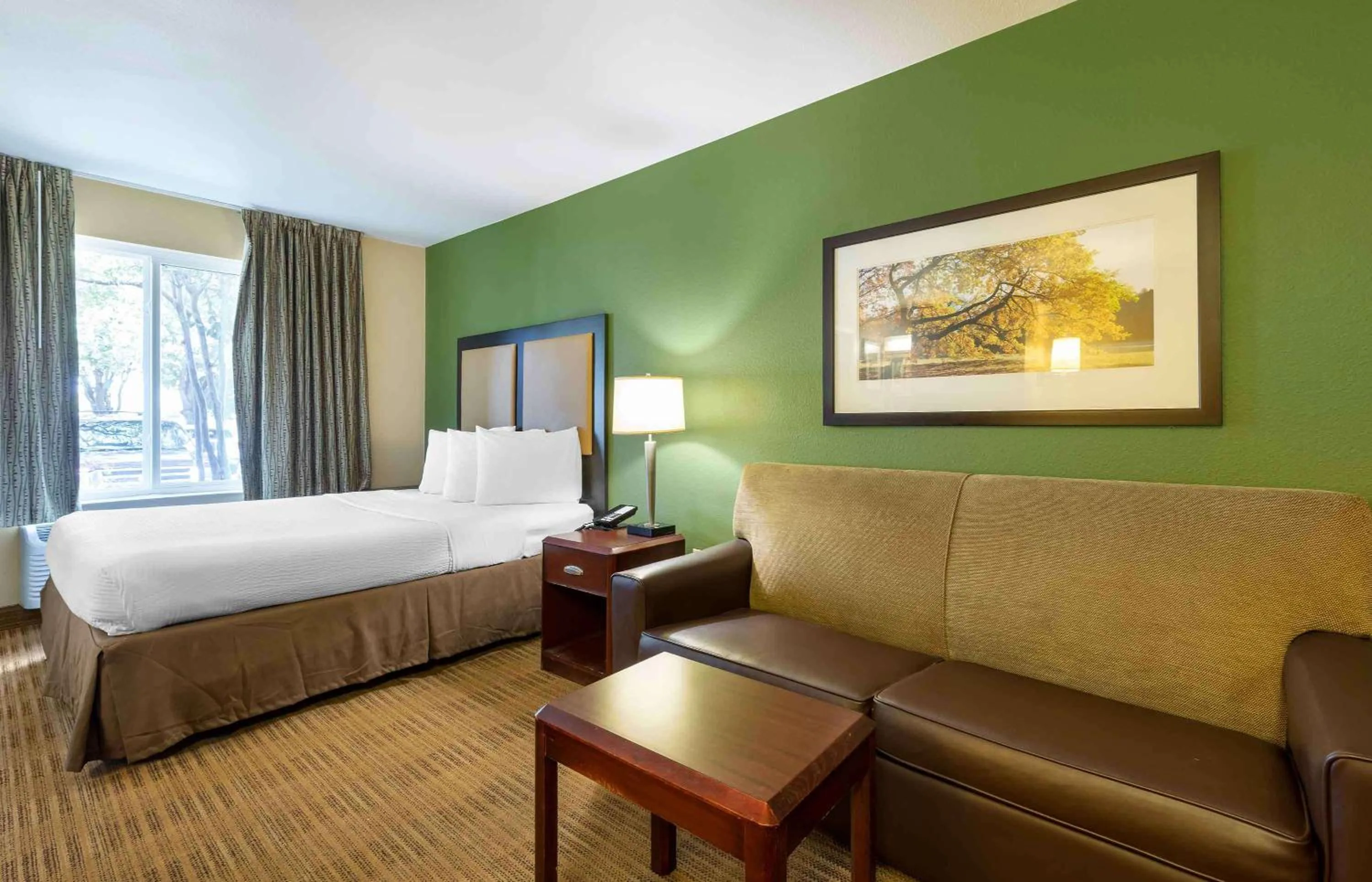 Bedroom, Bed in Extended Stay America Suites - Dallas - Plano
