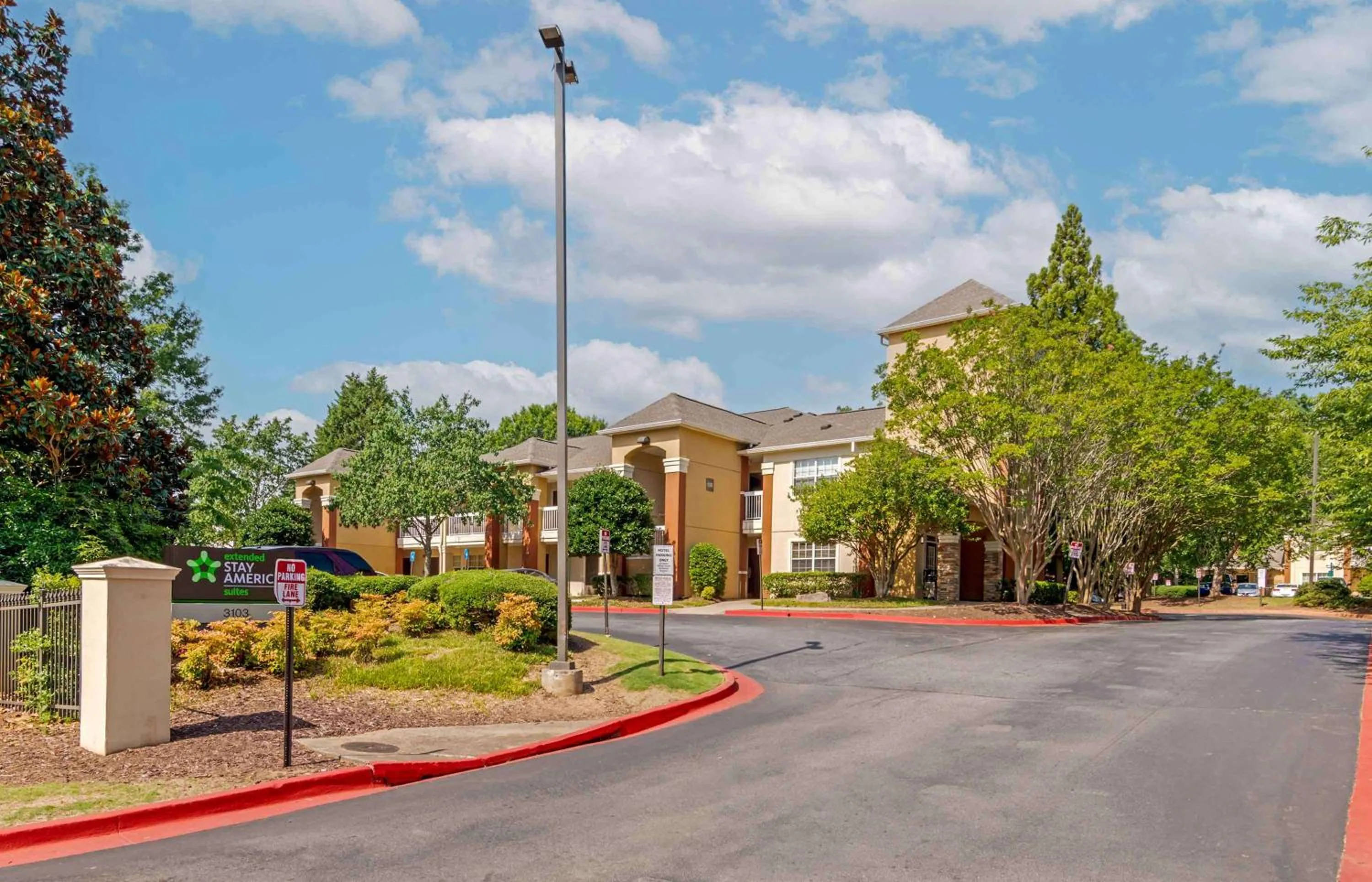 Property building in Extended Stay America Select Suites - Atlanta - Cumberland Mall