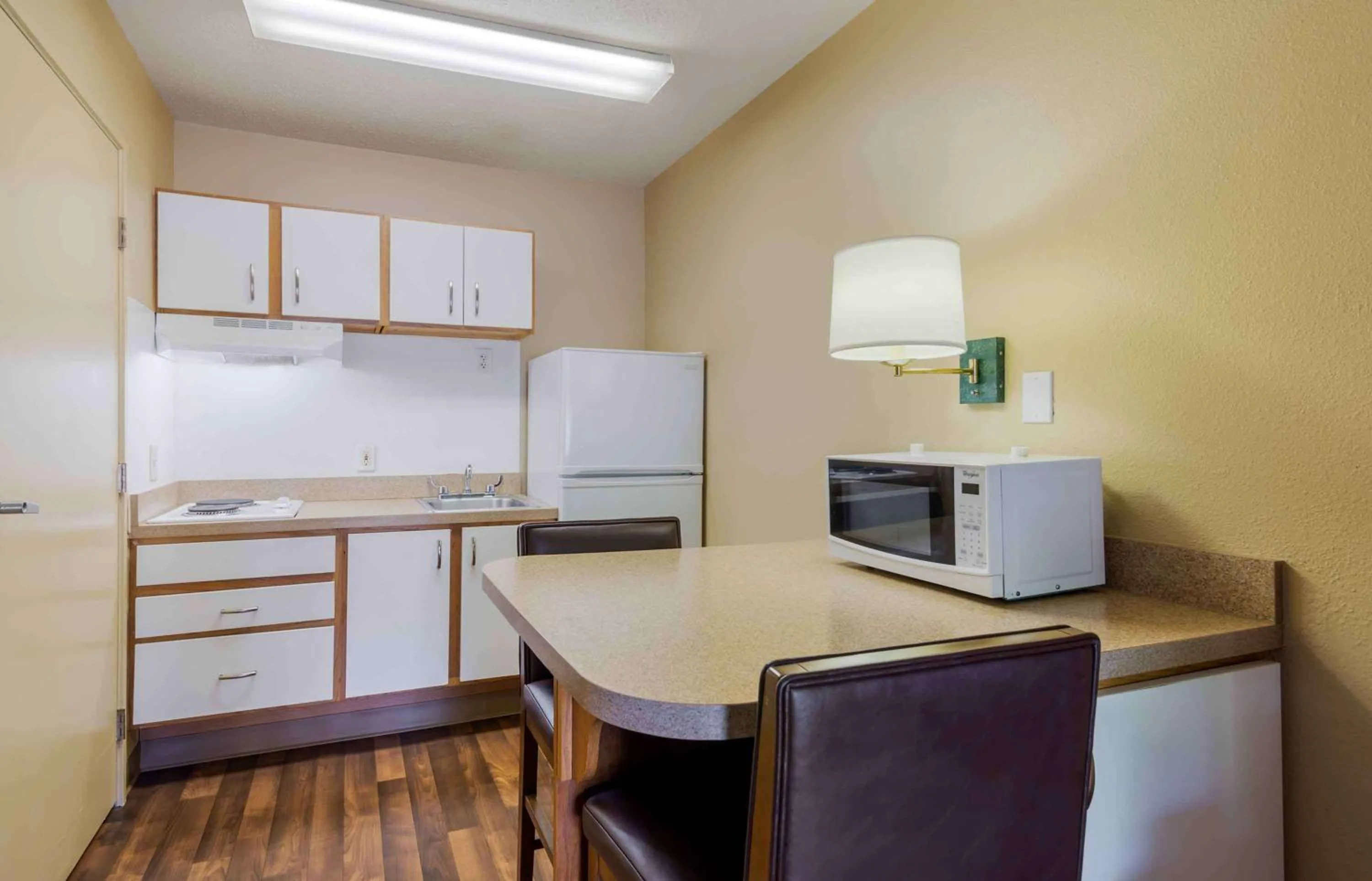 Kitchen or kitchenette in Extended Stay America Select Suites - Atlanta - Cumberland Mall