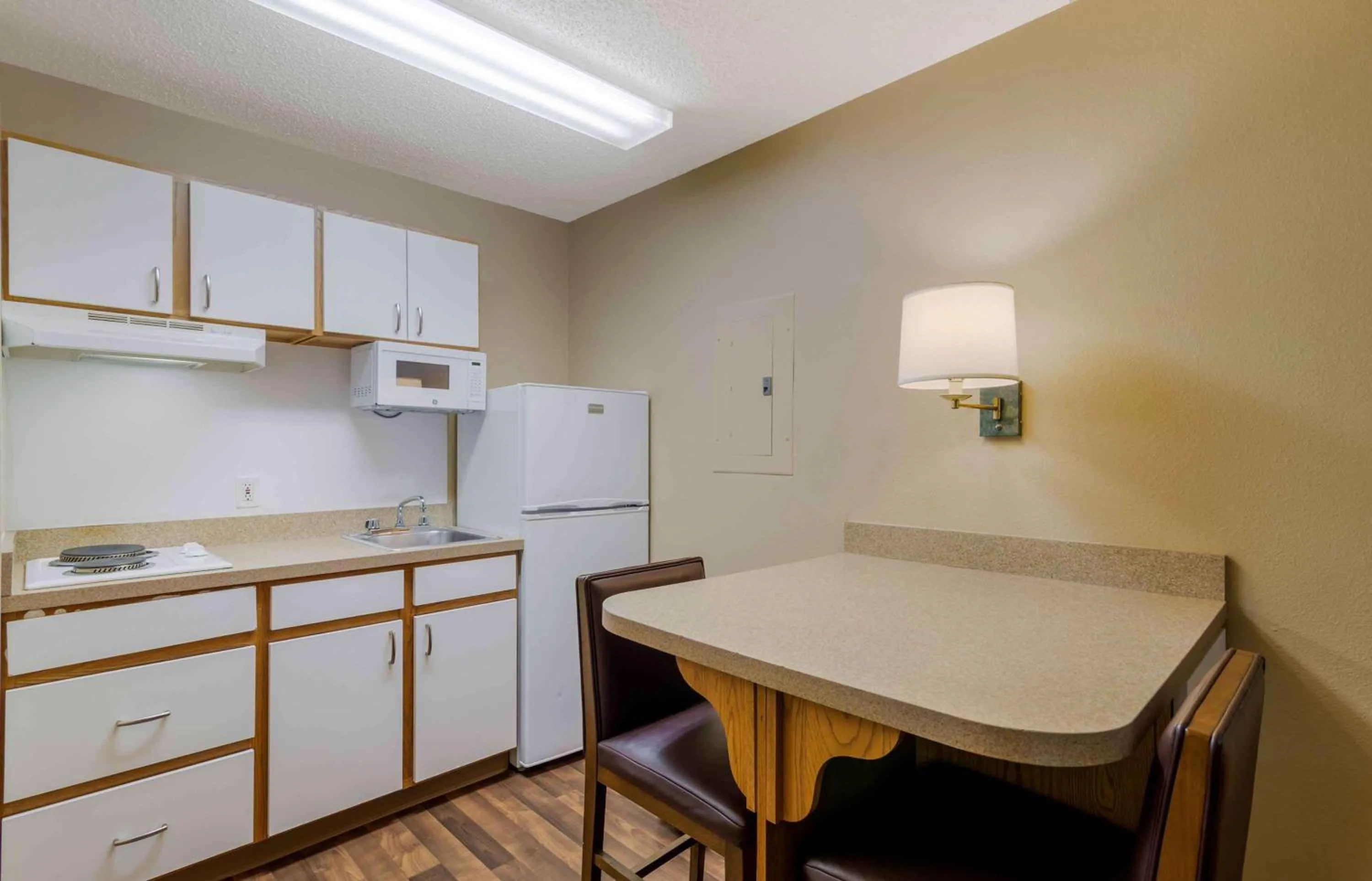 Kitchen or kitchenette in Extended Stay America Select Suites - Atlanta - Cumberland Mall