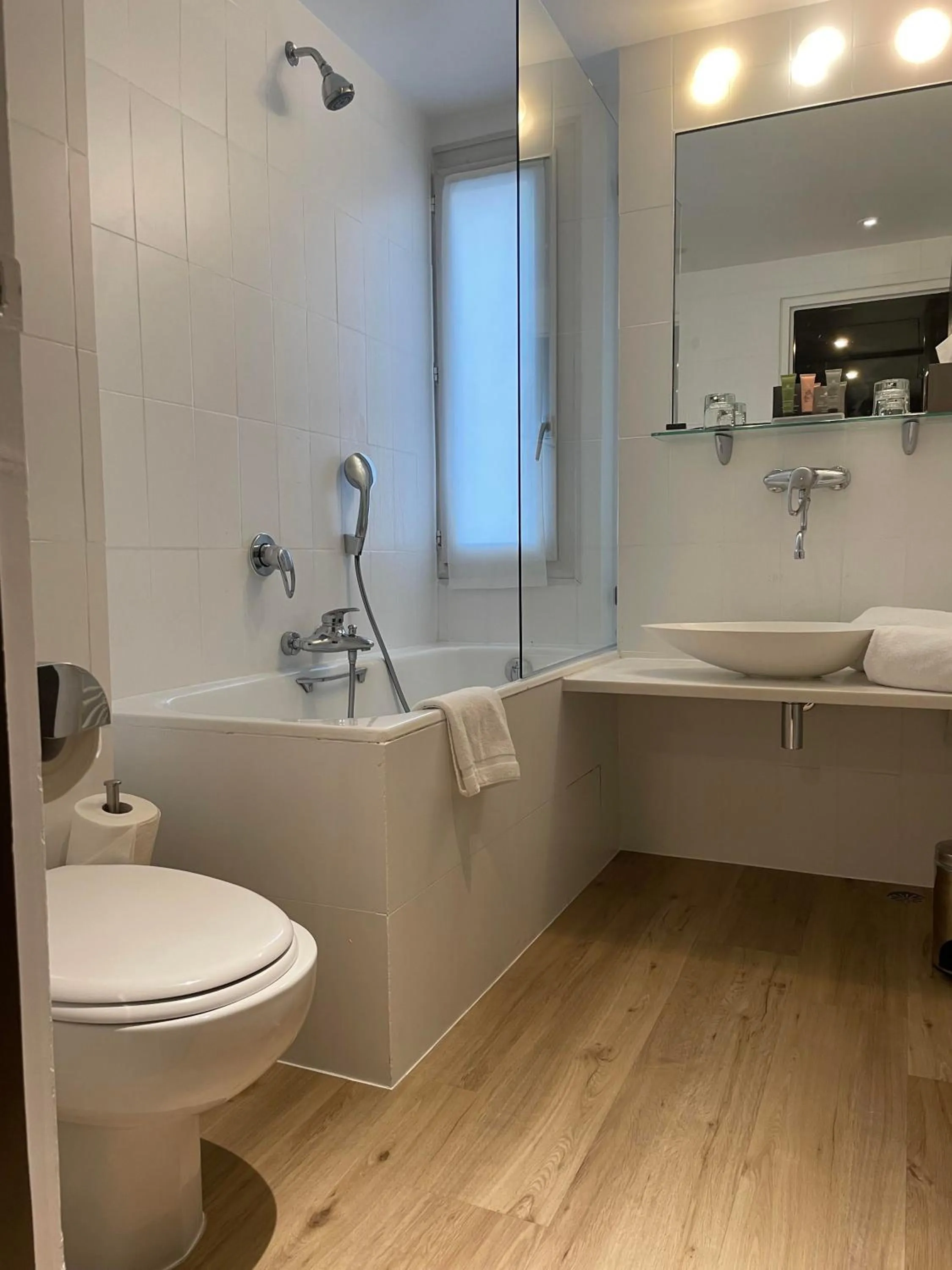 Bathroom in Le Pergolèse Paris Champs Elysées