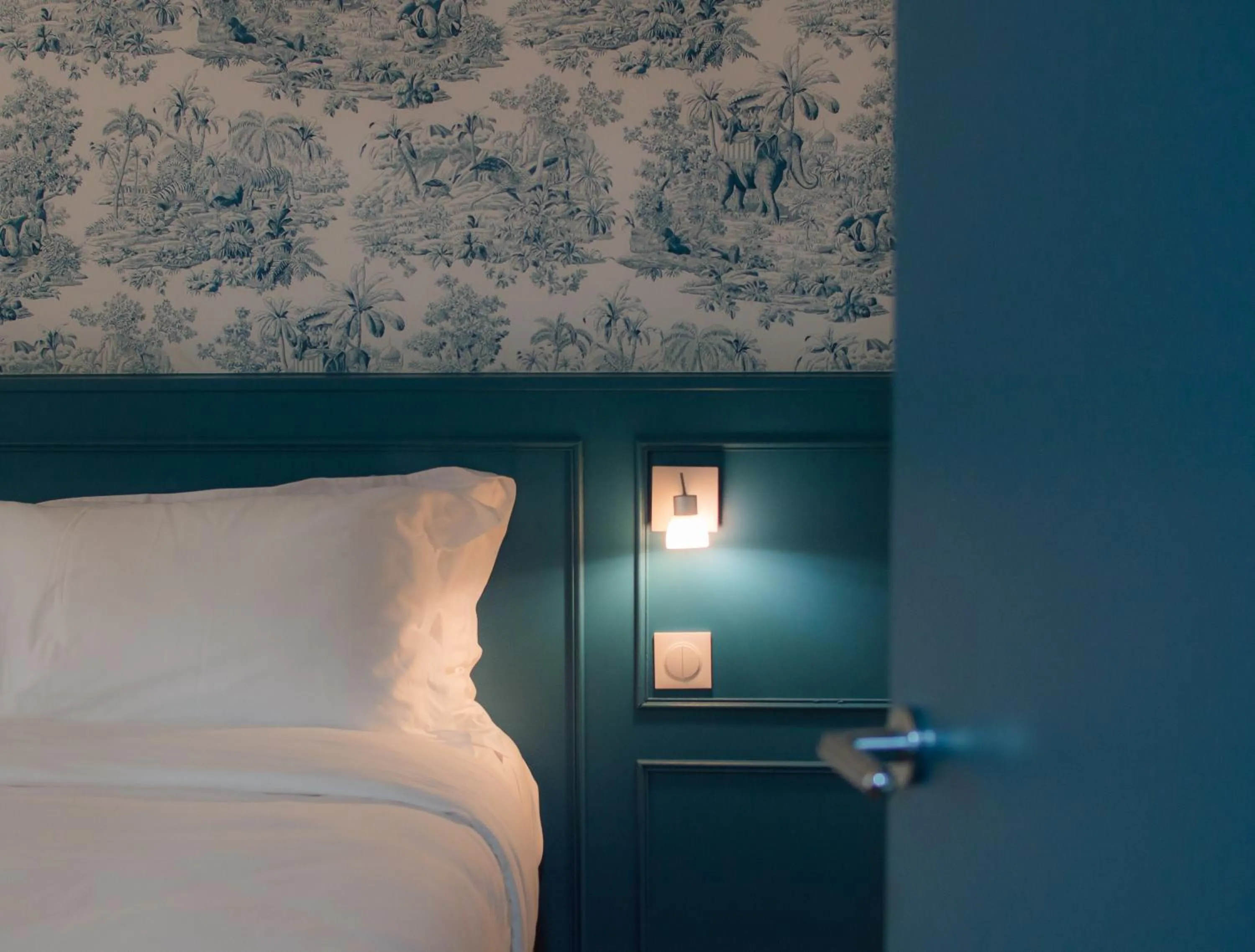 Bedroom, Bed in Le Pergolèse Paris Champs Elysées