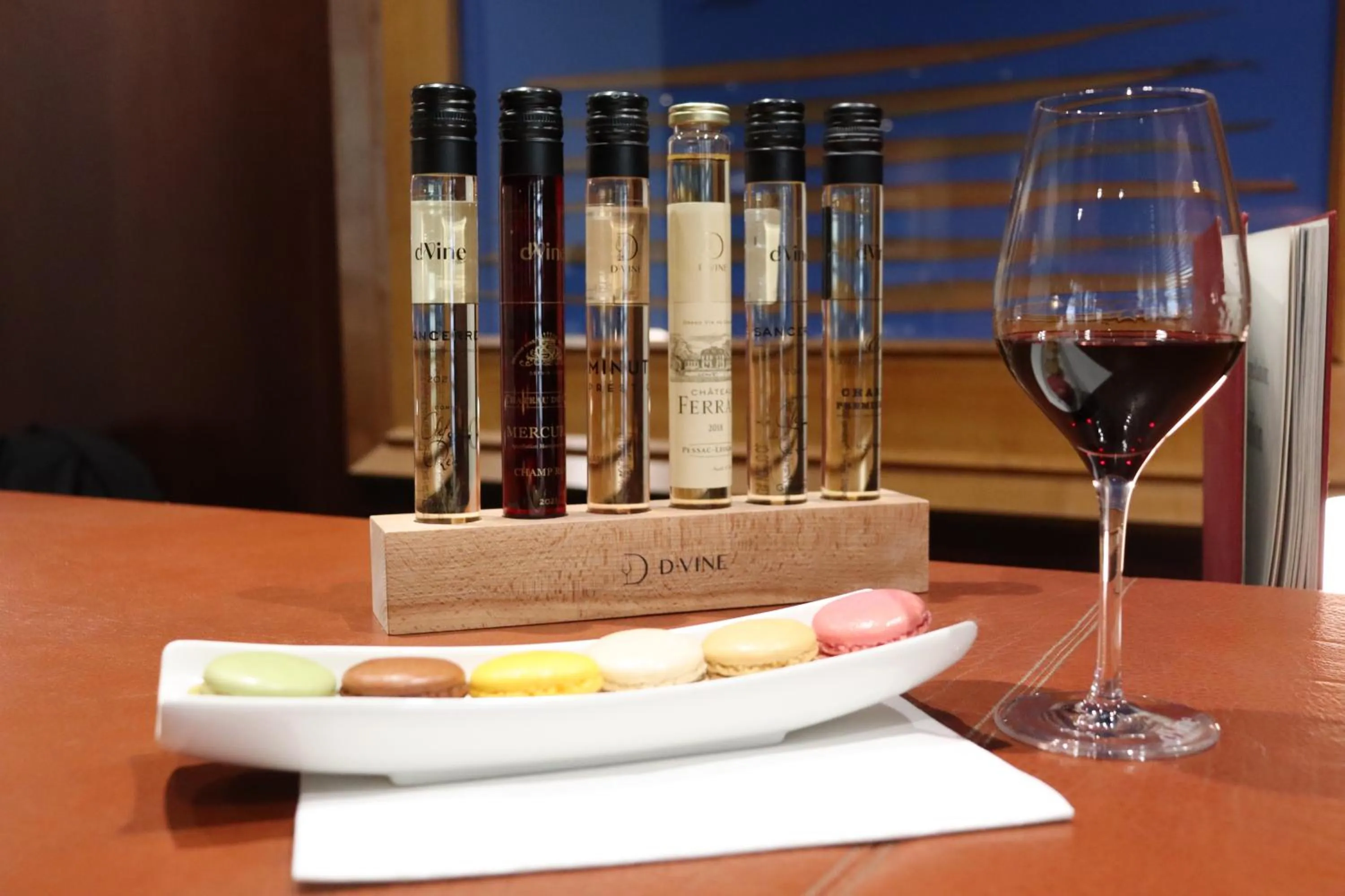 Lounge or bar in Le Pergolèse Paris Champs Elysées