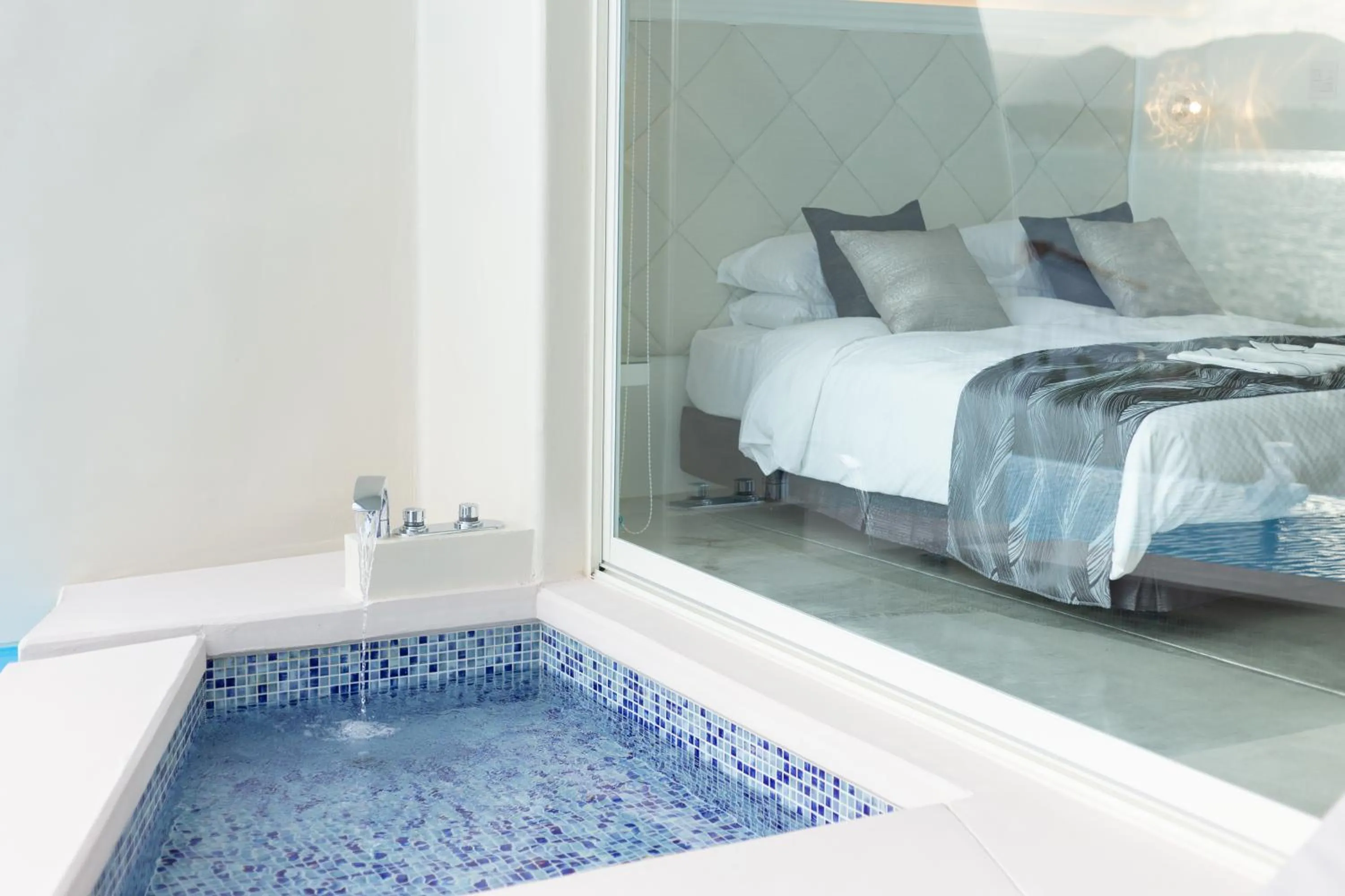 Open Air Bath, Bed in Yuki Suite Kourijima