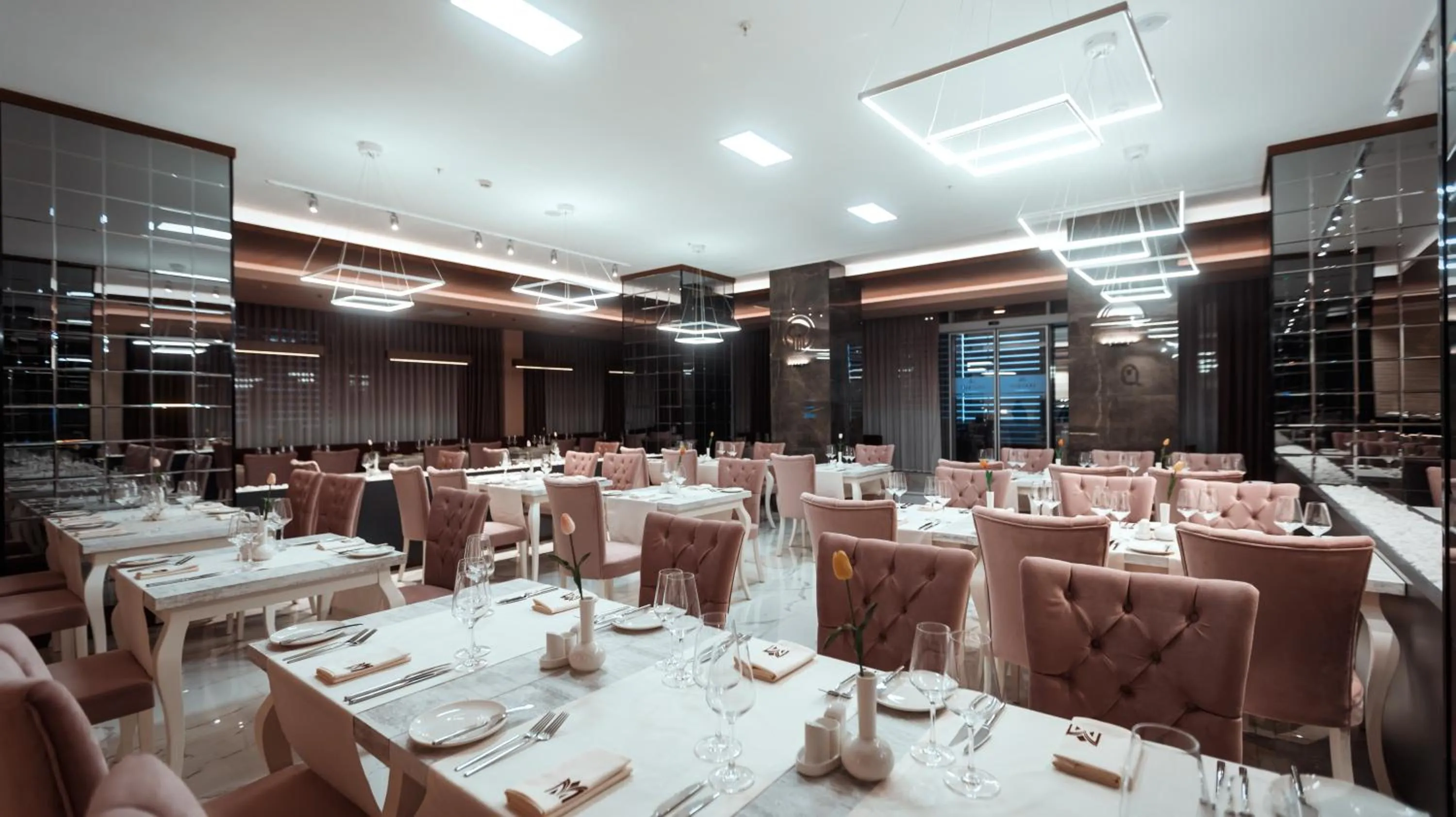 Restaurant/places to eat in Midtown Hotel Baku