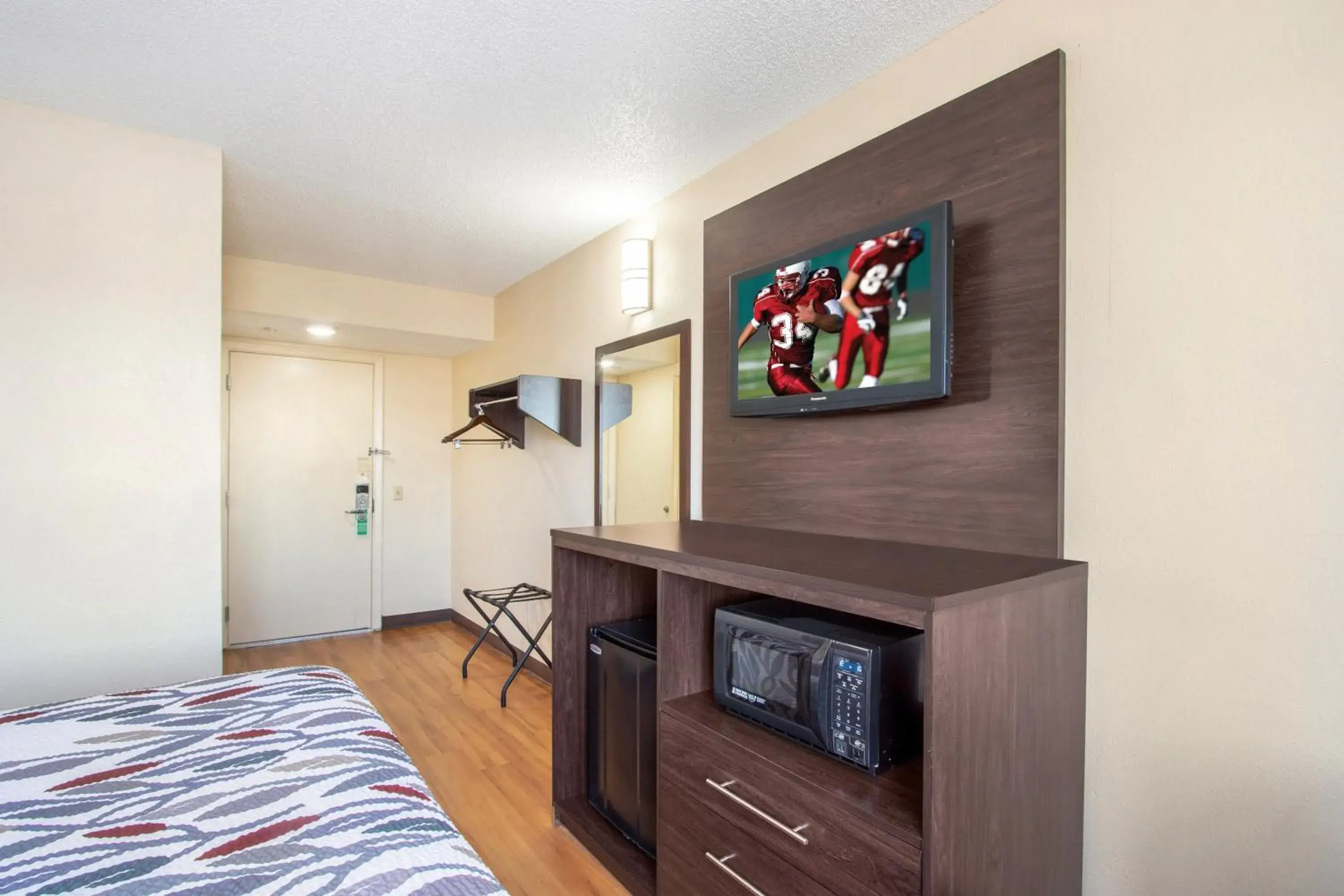 Superior King Room Disability Access Non-Smoking in Red Roof Inn El Paso West Superior King Room Disability Access Non-Smoking in Red Roof Inn El Paso West