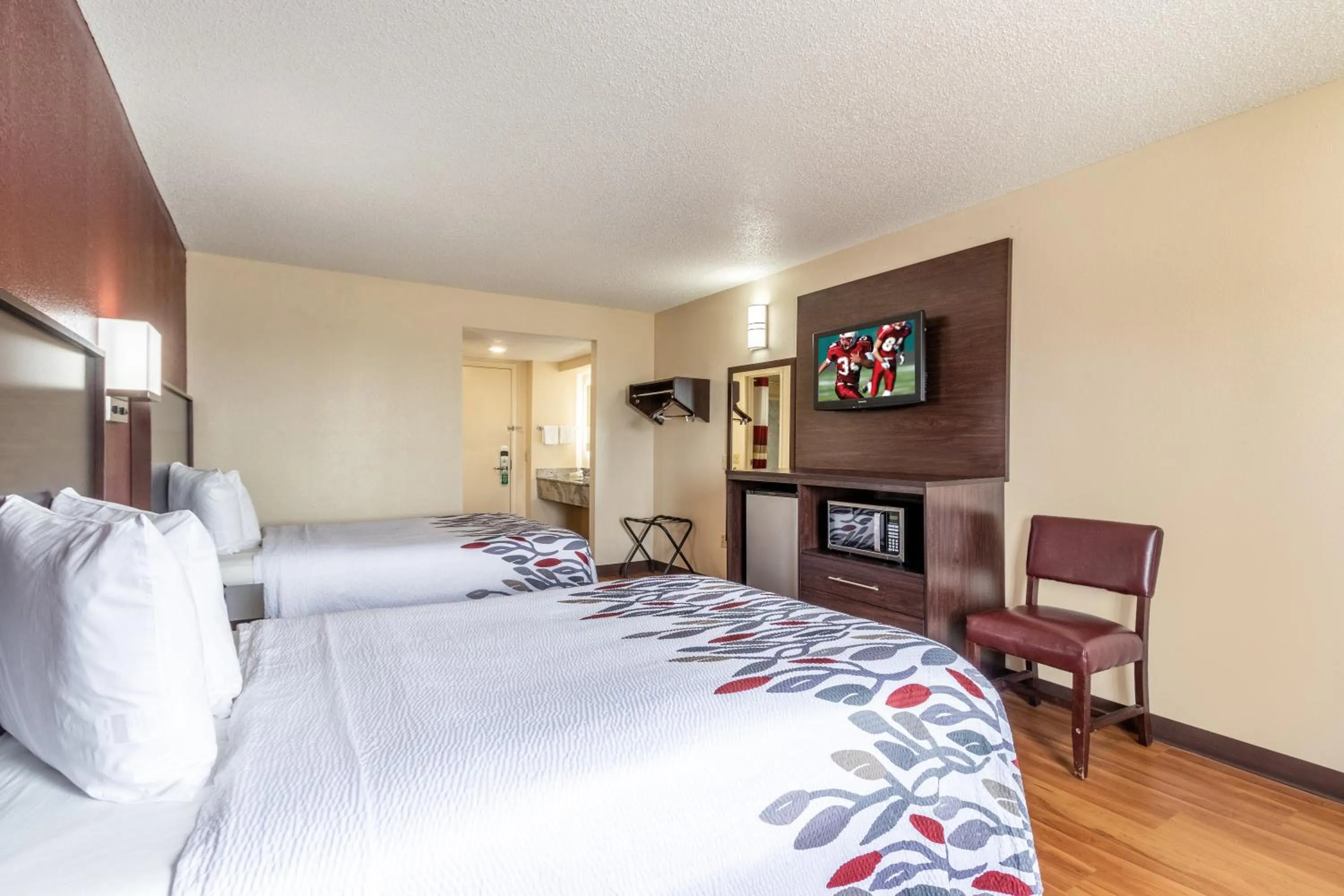 Photo of the whole room, Bed in Red Roof Inn El Paso West