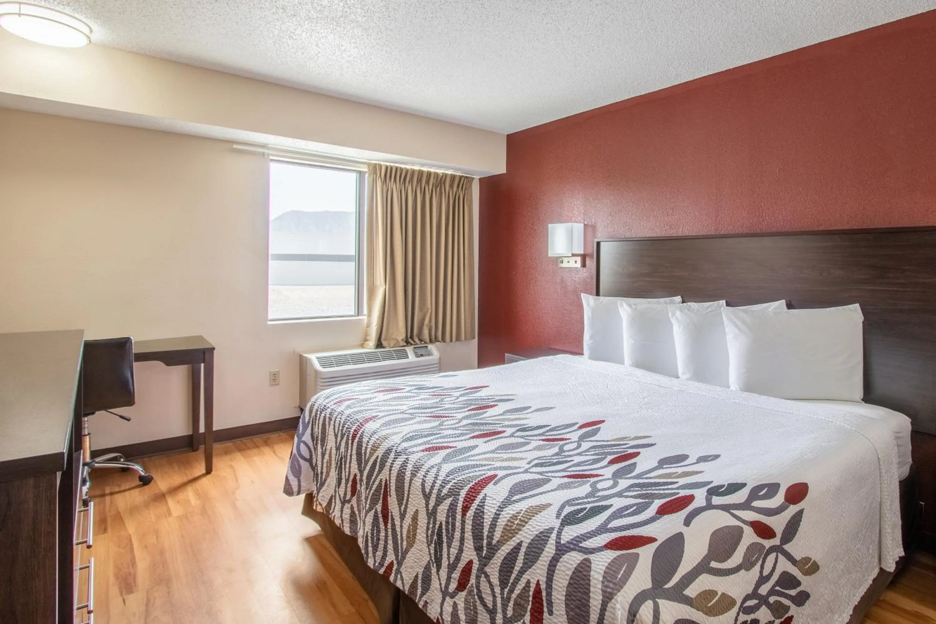 Bedroom, Bed in Red Roof Inn El Paso West