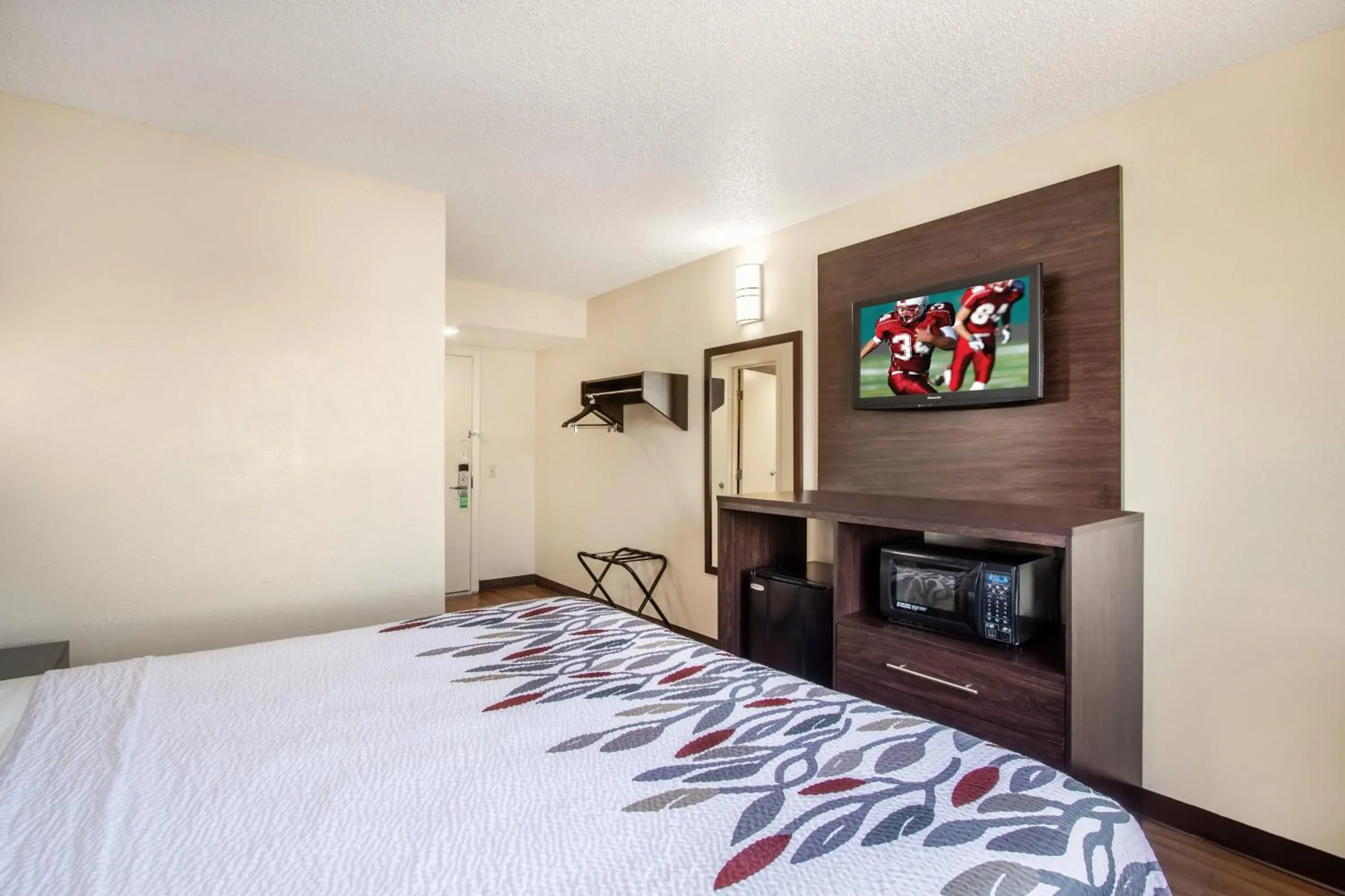 Large Superior King Room Non-Smoking in Red Roof Inn El Paso West Large Superior King Room Non-Smoking in Red Roof Inn El Paso West