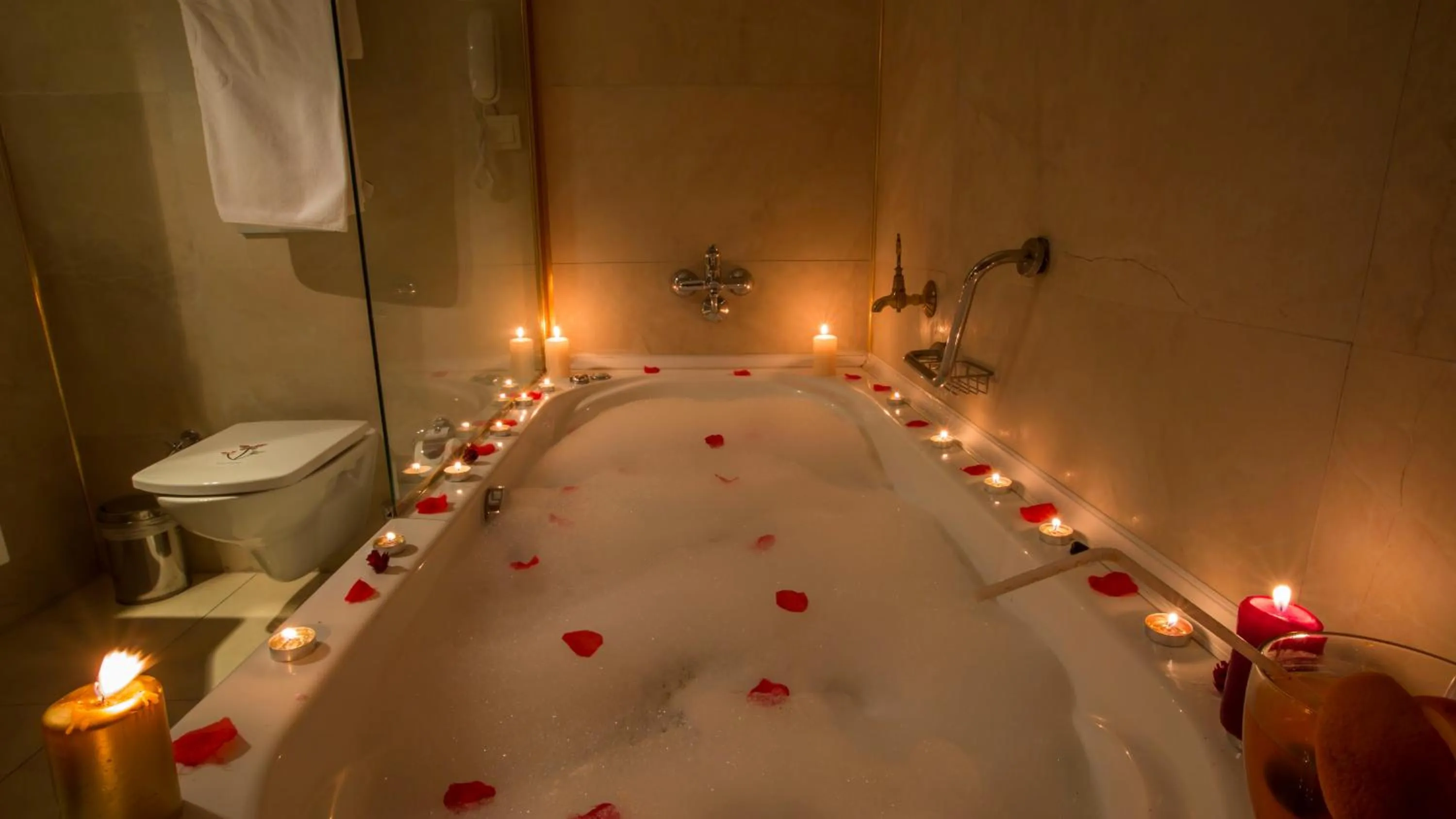 Bathroom in Sarot Termal Park Resort & Spa - Halal Hotel