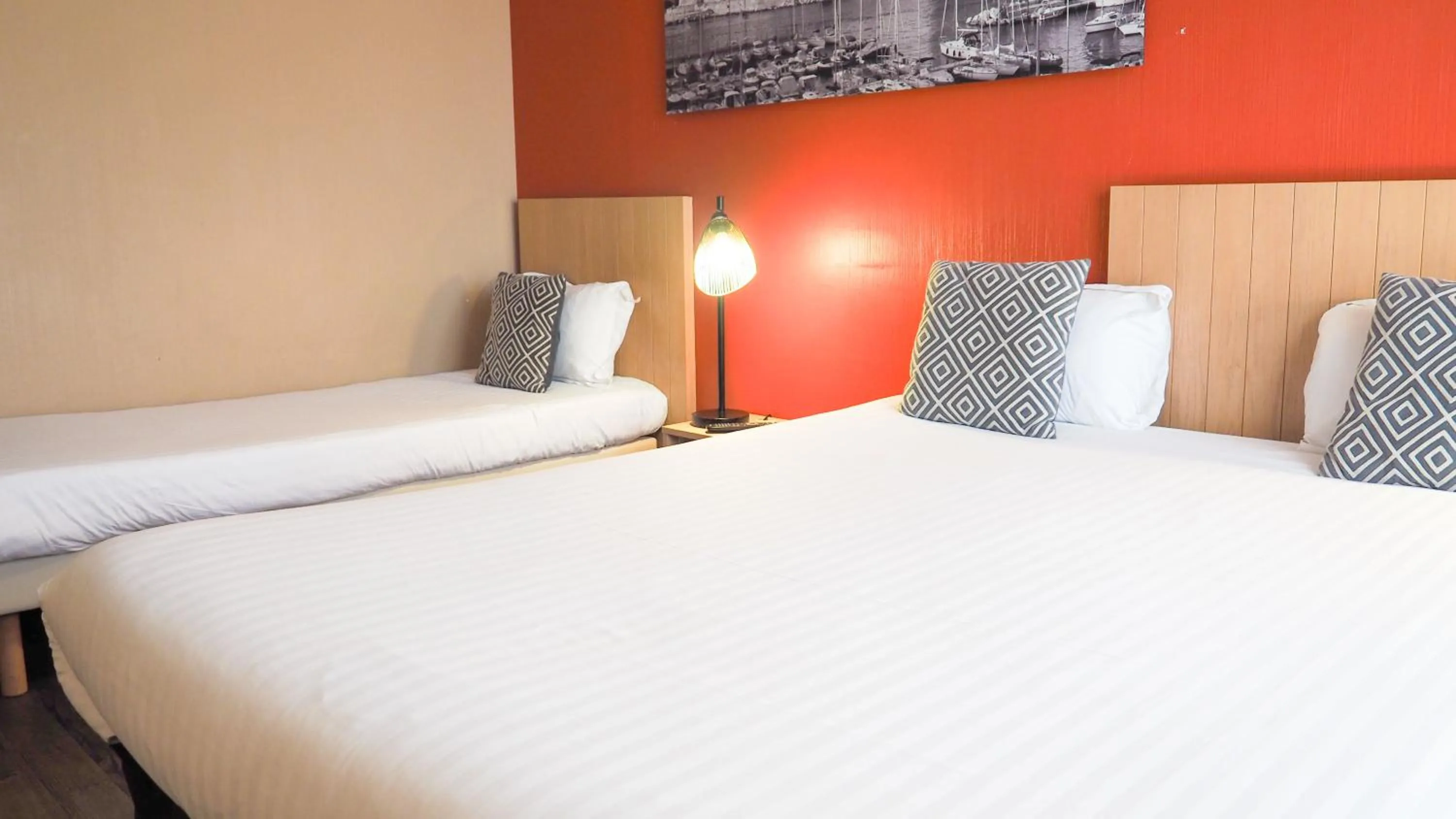 Bedroom, Bed in Comfort Aparthotel Marseille Prado