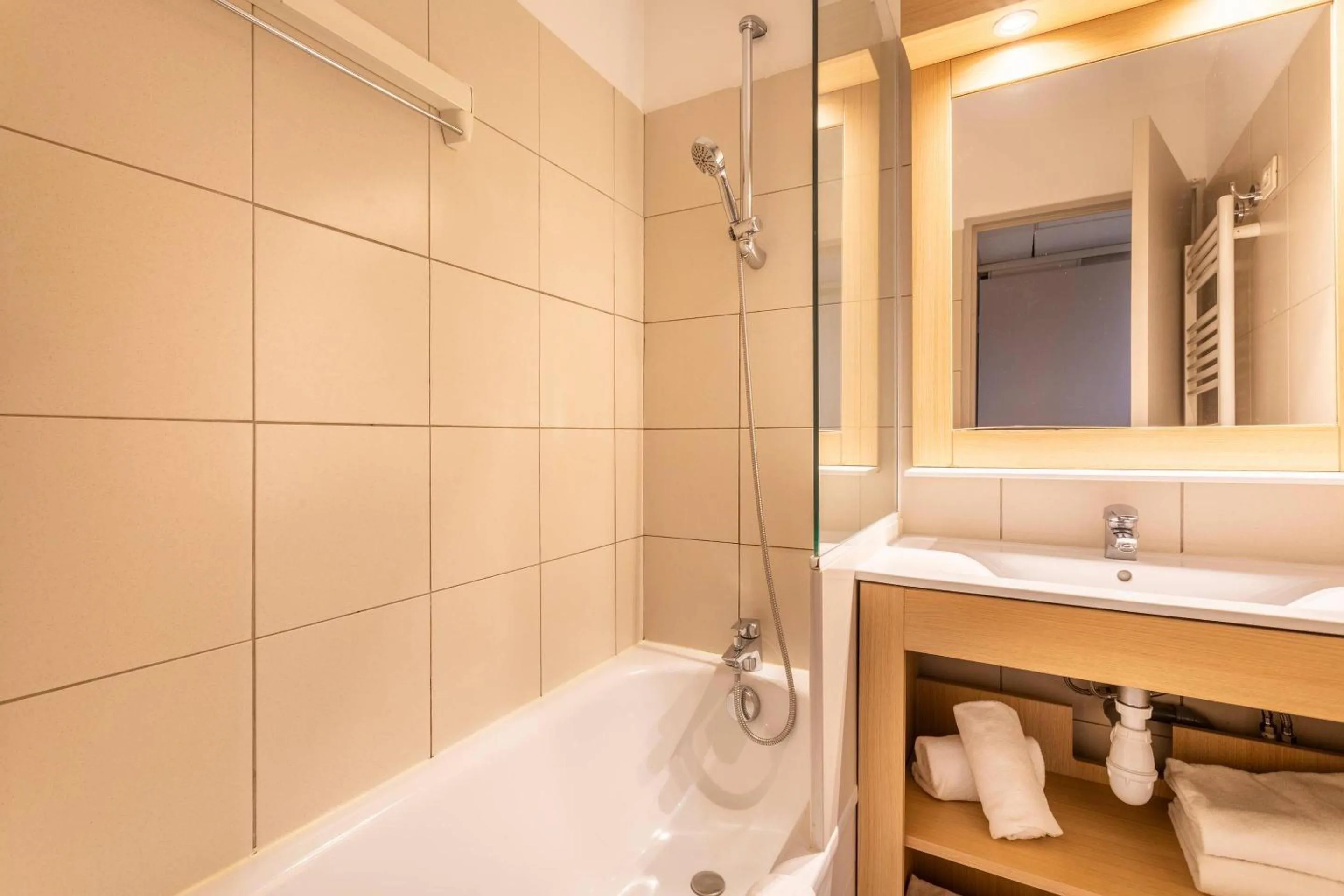 Bedroom in Comfort Aparthotel Marseille Prado