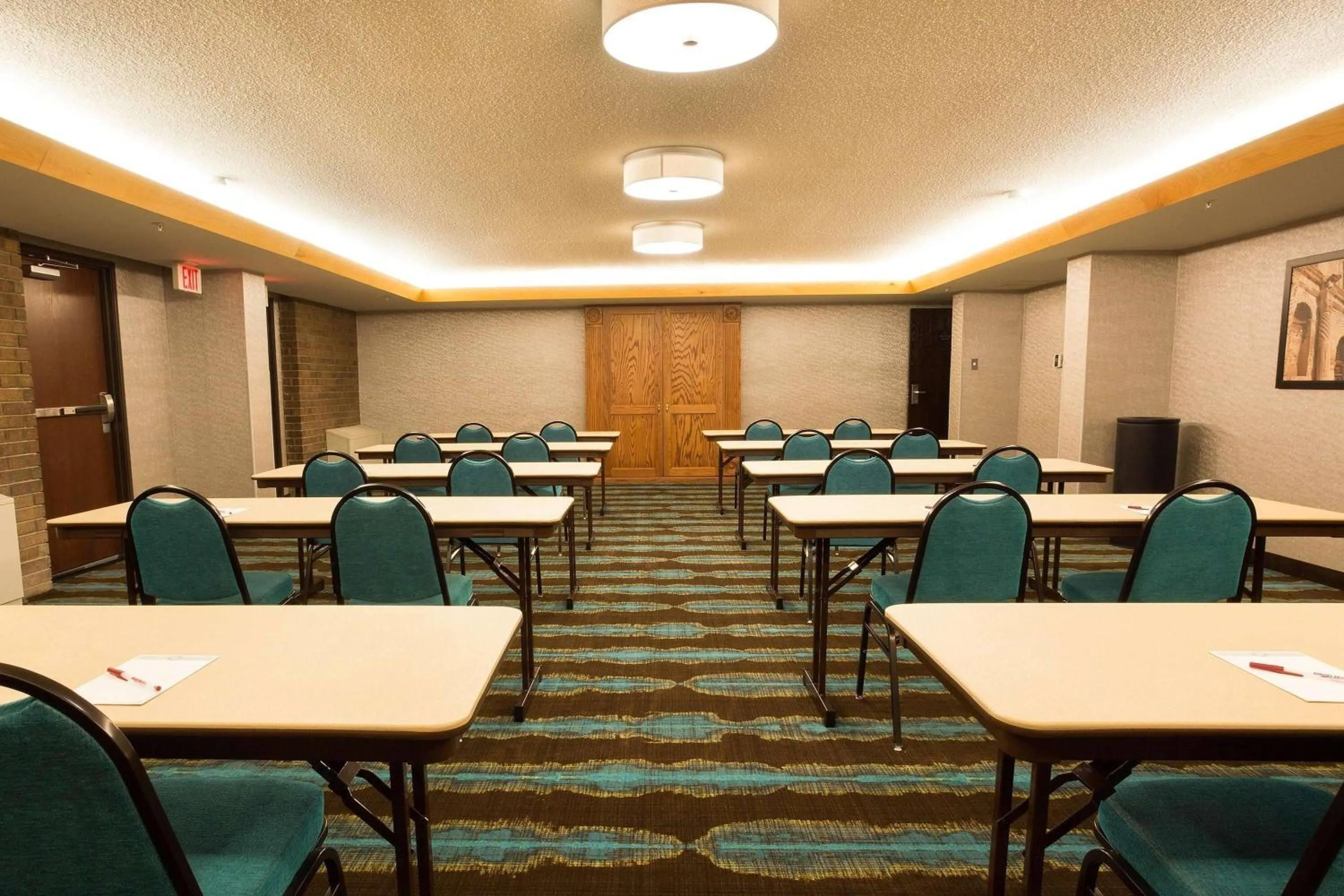 Meeting/conference room in Heritage Inn & Suites San Antonio Airport, Trademark Wyndham