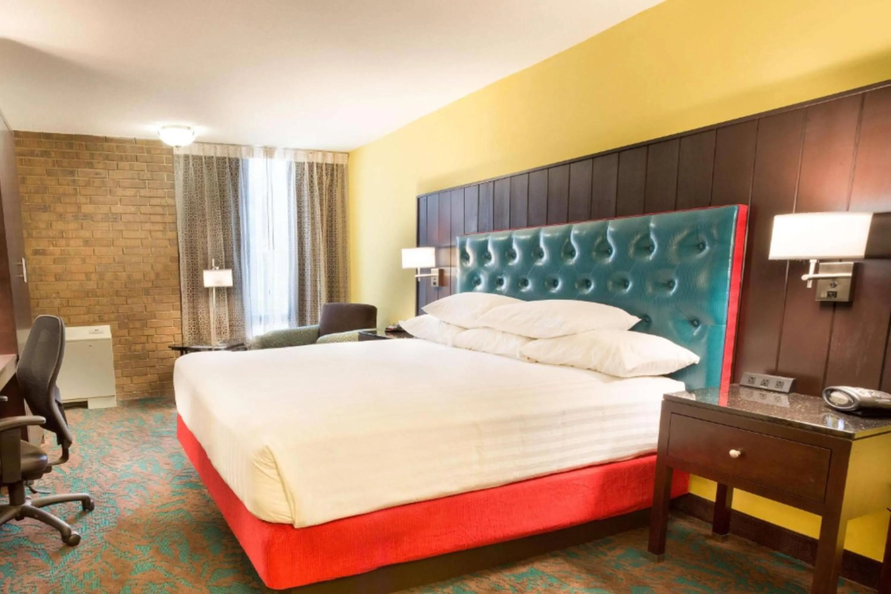 Bed in Heritage Inn & Suites San Antonio Airport, Trademark Wyndham