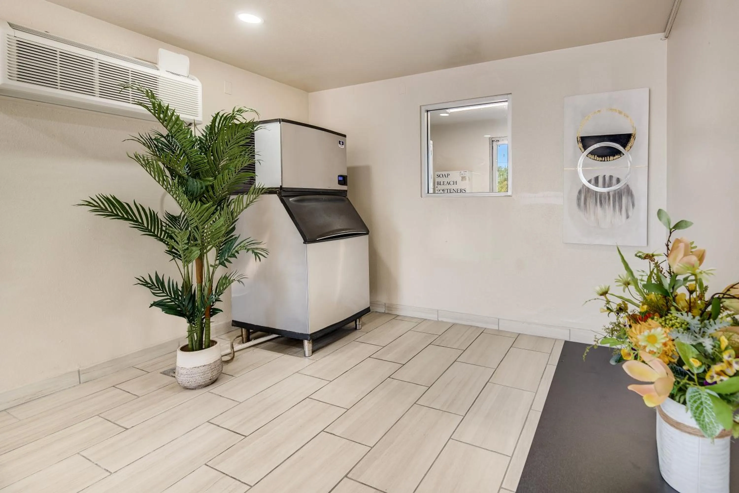 Property building in Econo Lodge Stockton near I-5 Fairgrounds