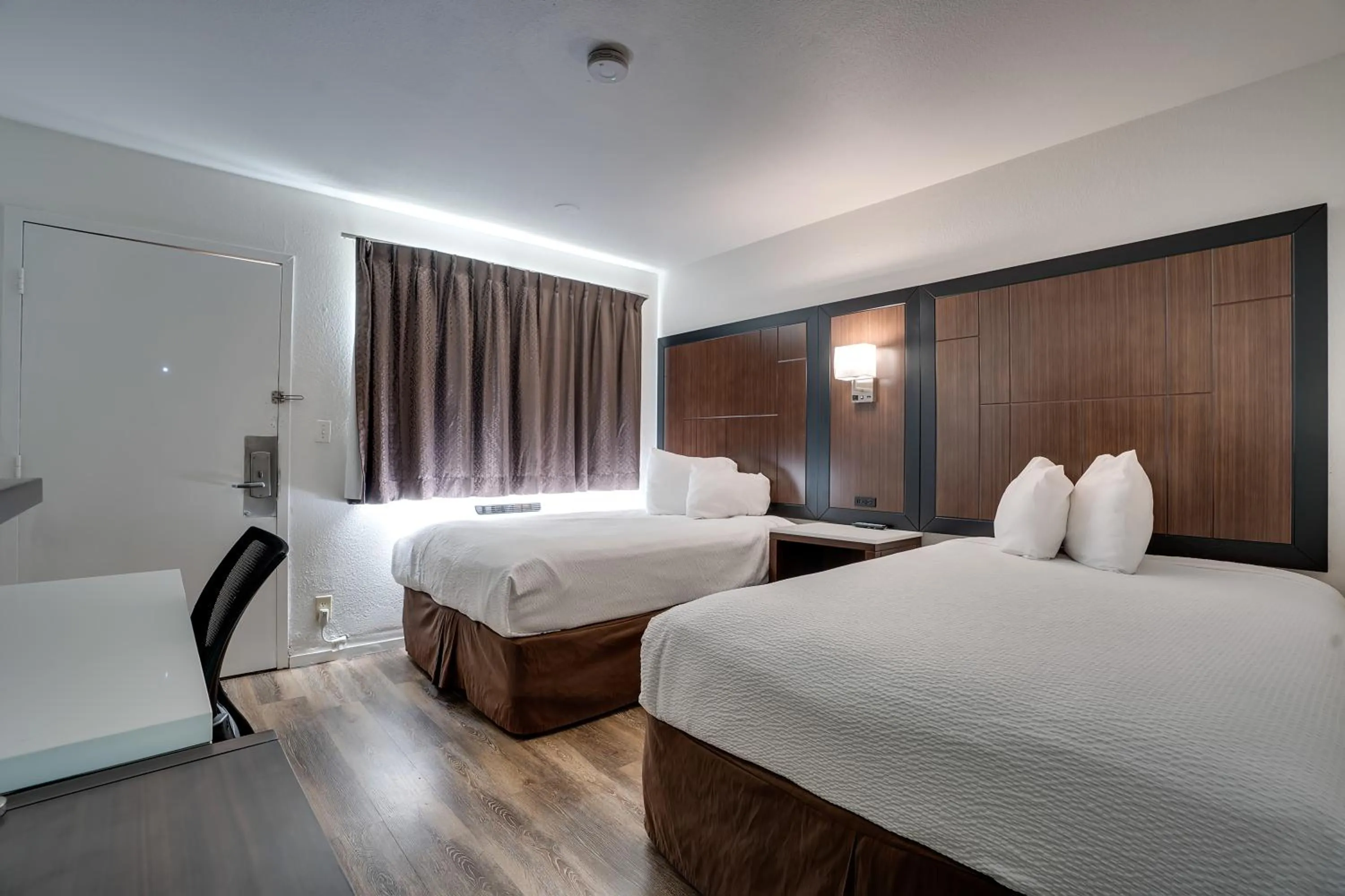 Bedroom, Bed in Econo Lodge Stockton near I-5 Fairgrounds