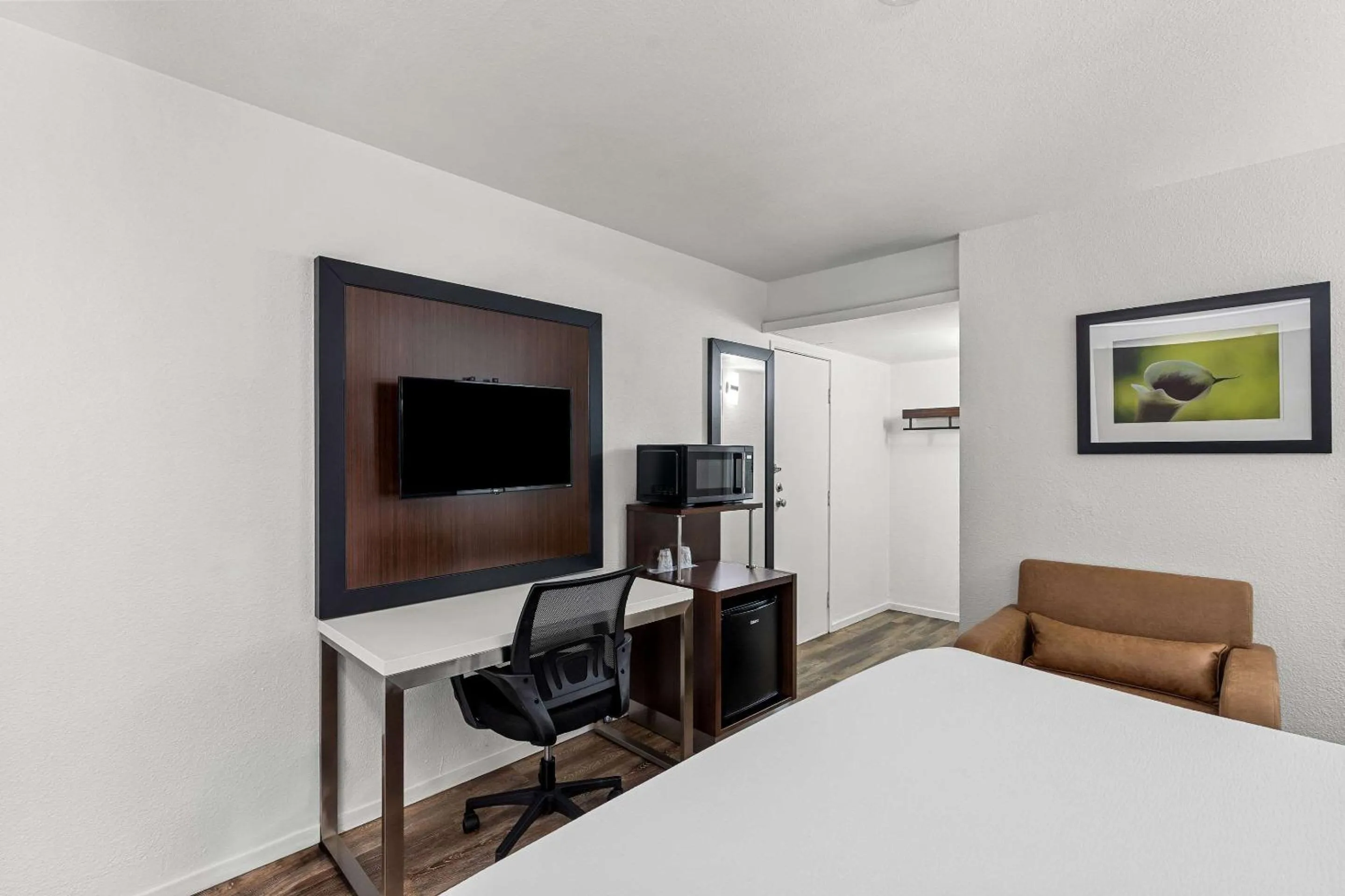 Bedroom, Bed in Econo Lodge Stockton near I-5 Fairgrounds