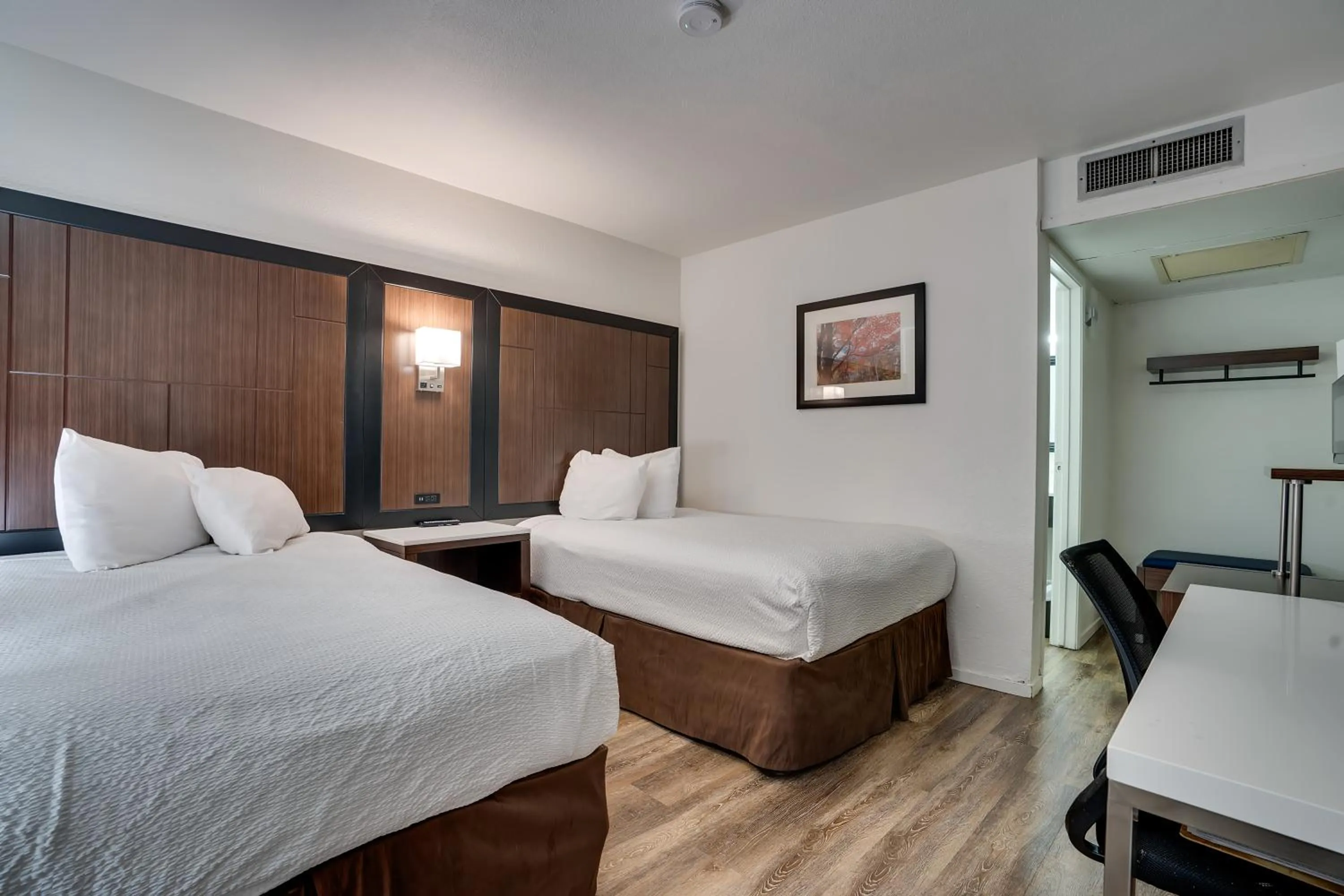 Bedroom, Bed in Econo Lodge Stockton near I-5 Fairgrounds