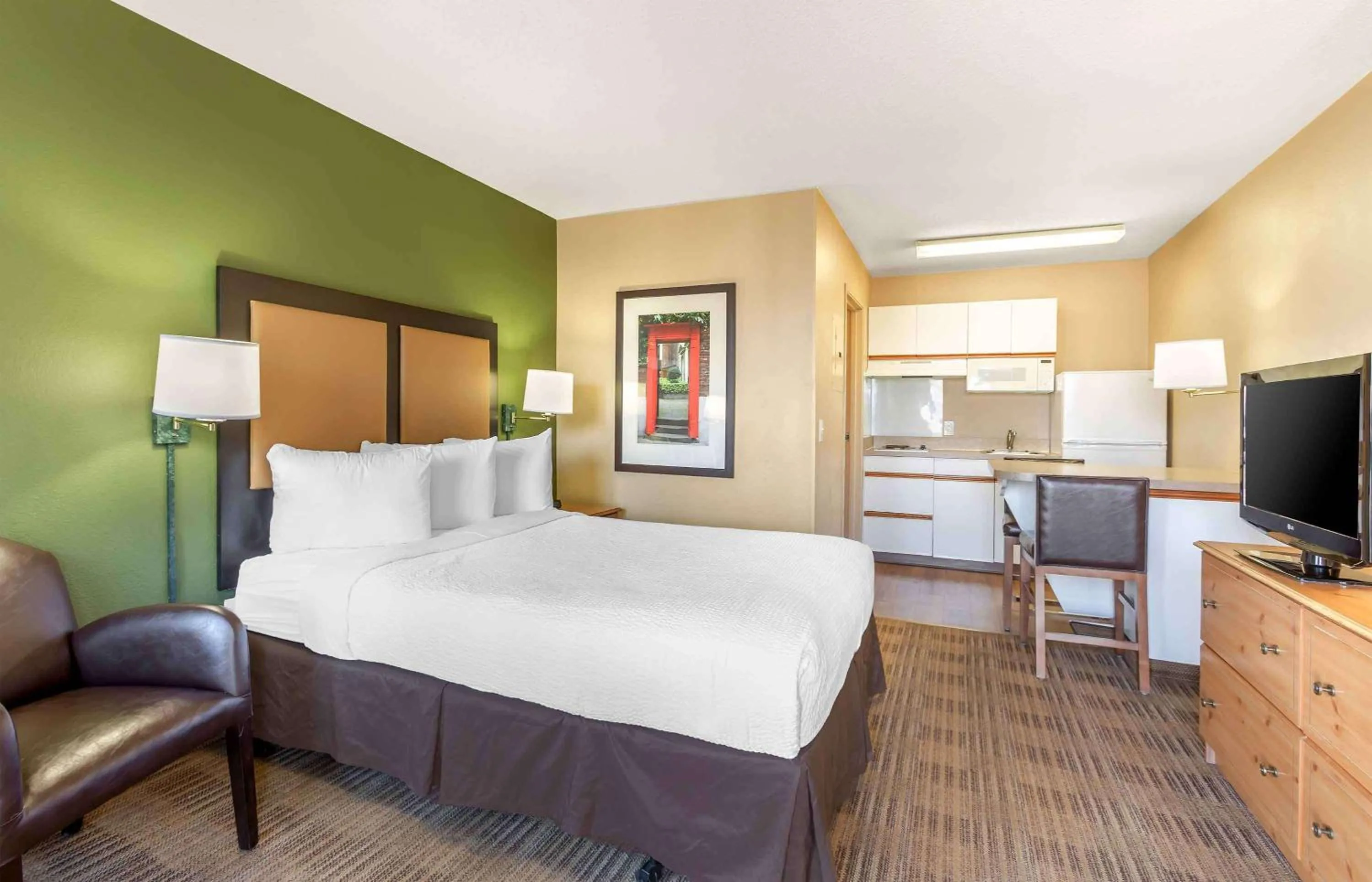 Bedroom, Bed in Extended Stay America Select Suites - Phoenix - Mesa - West