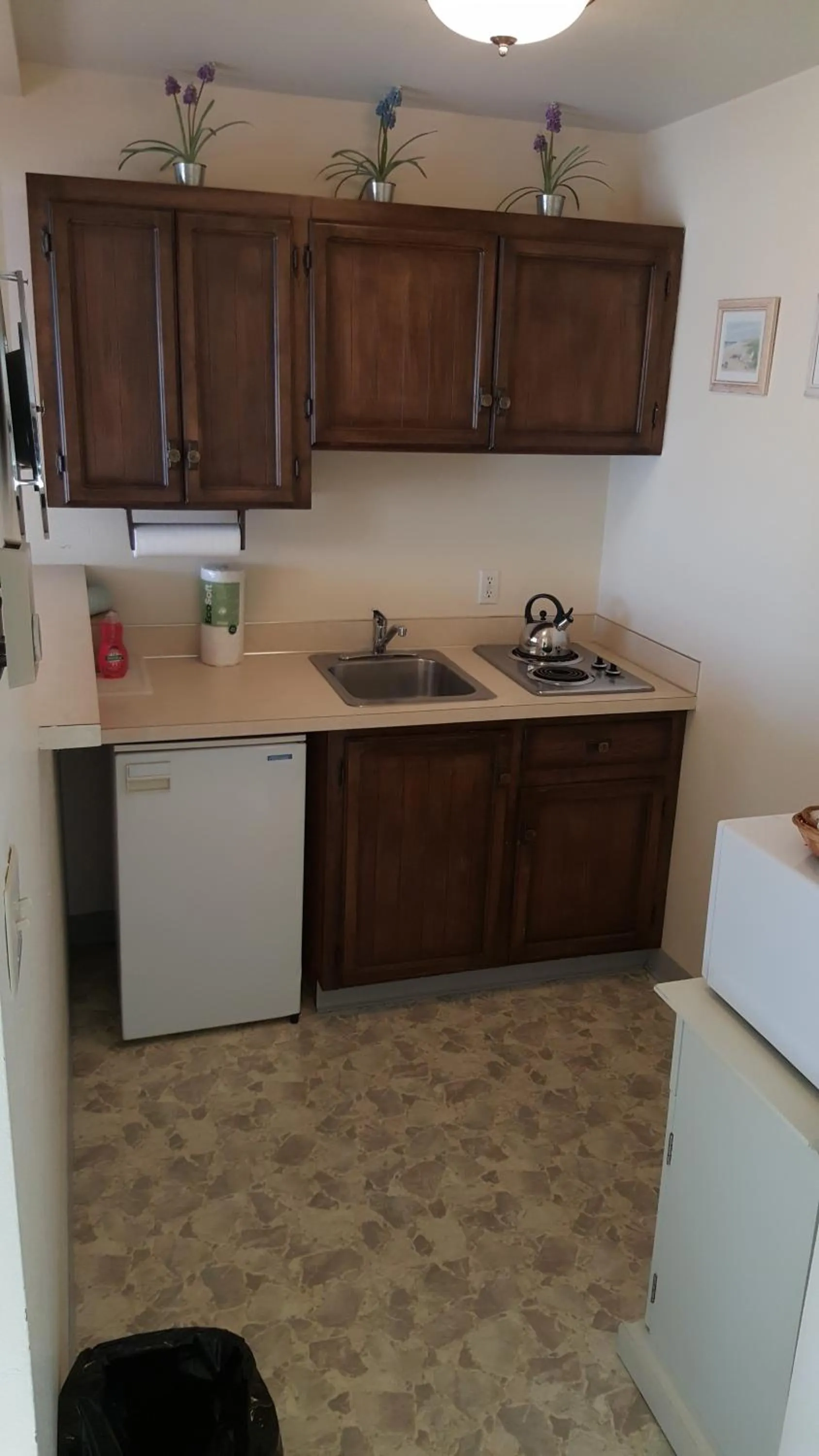 Kitchen or kitchenette in The Breakers Long Beach