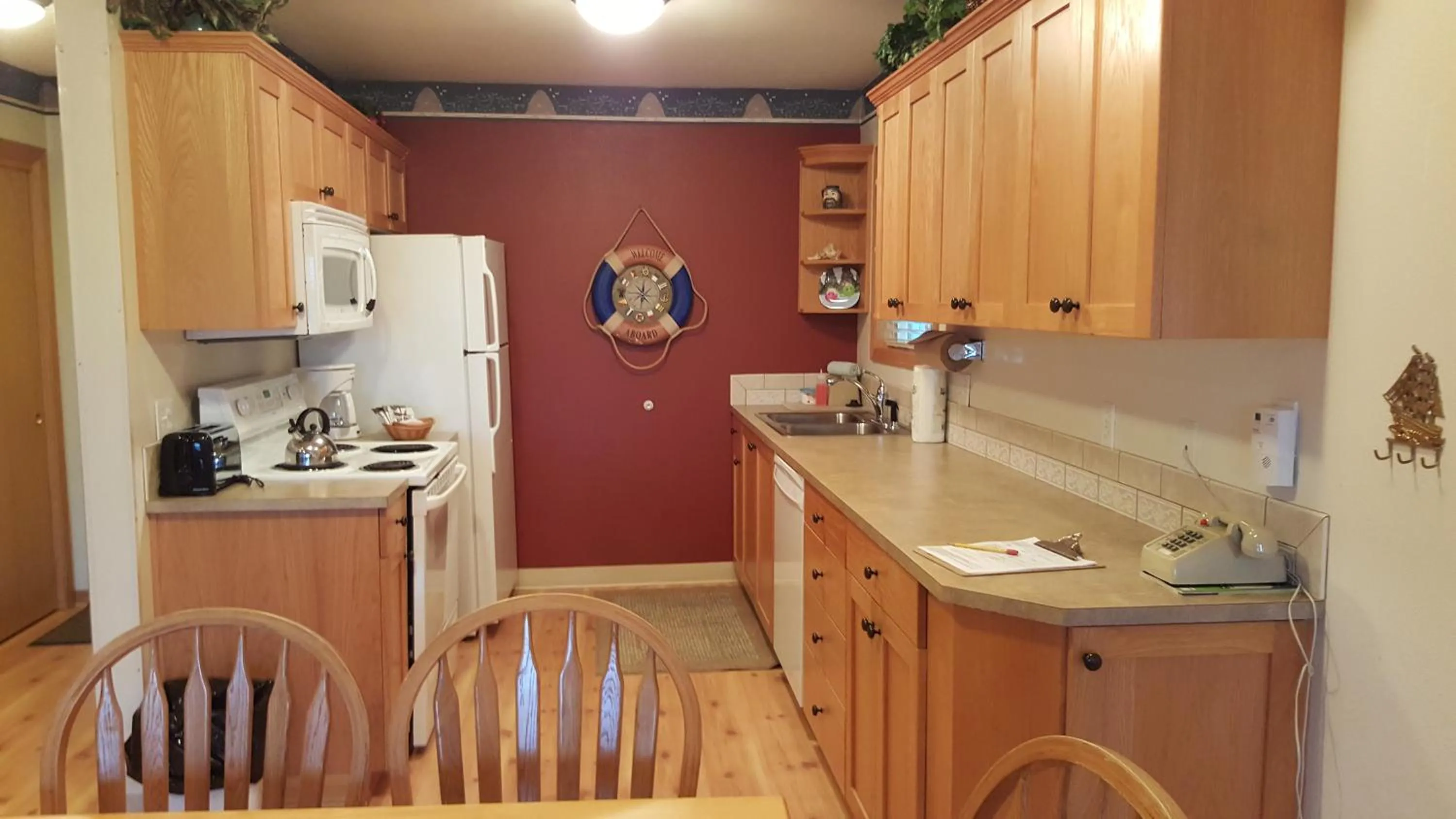 Kitchen or kitchenette in The Breakers Long Beach