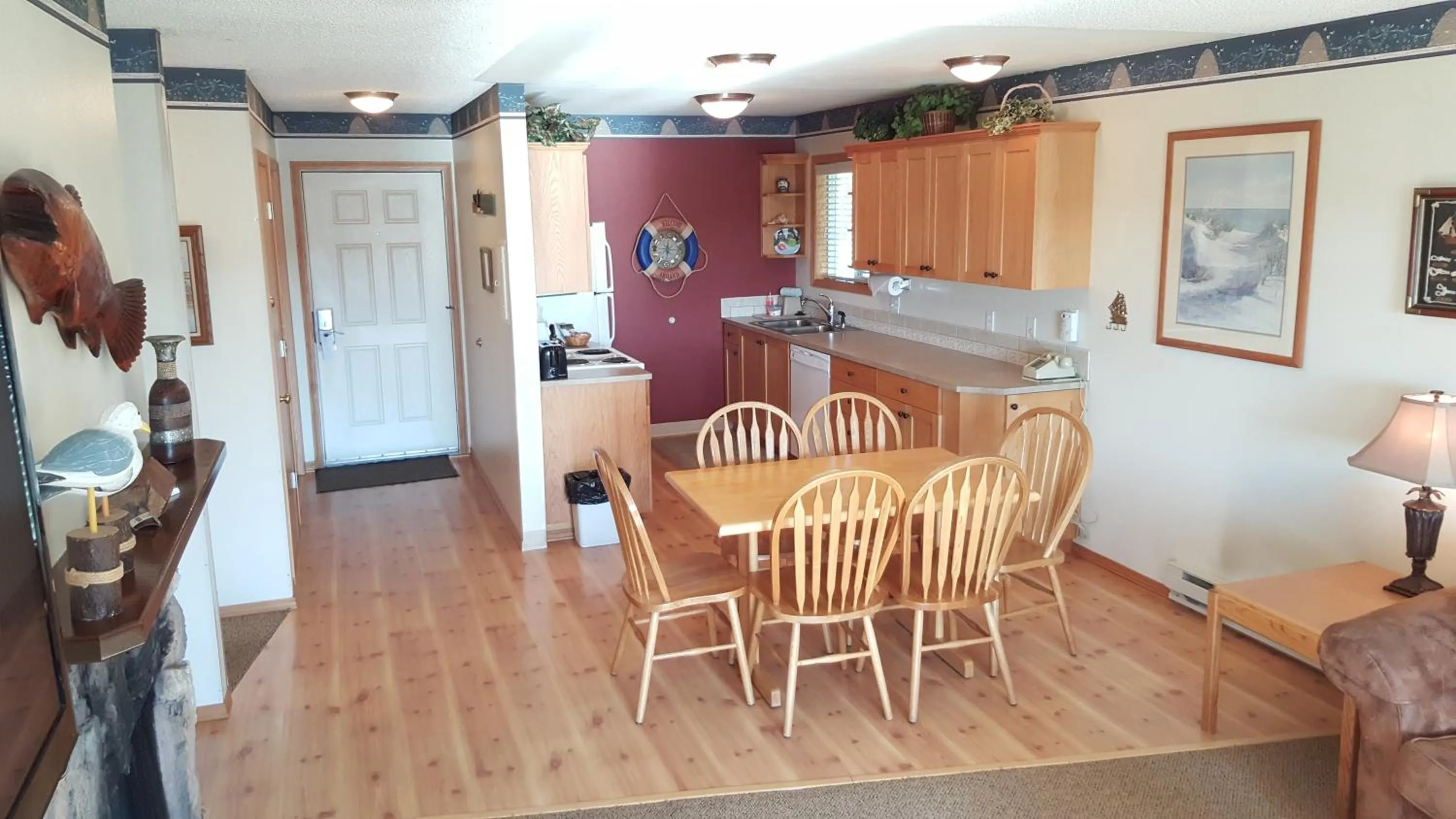 Dining area in The Breakers Long Beach