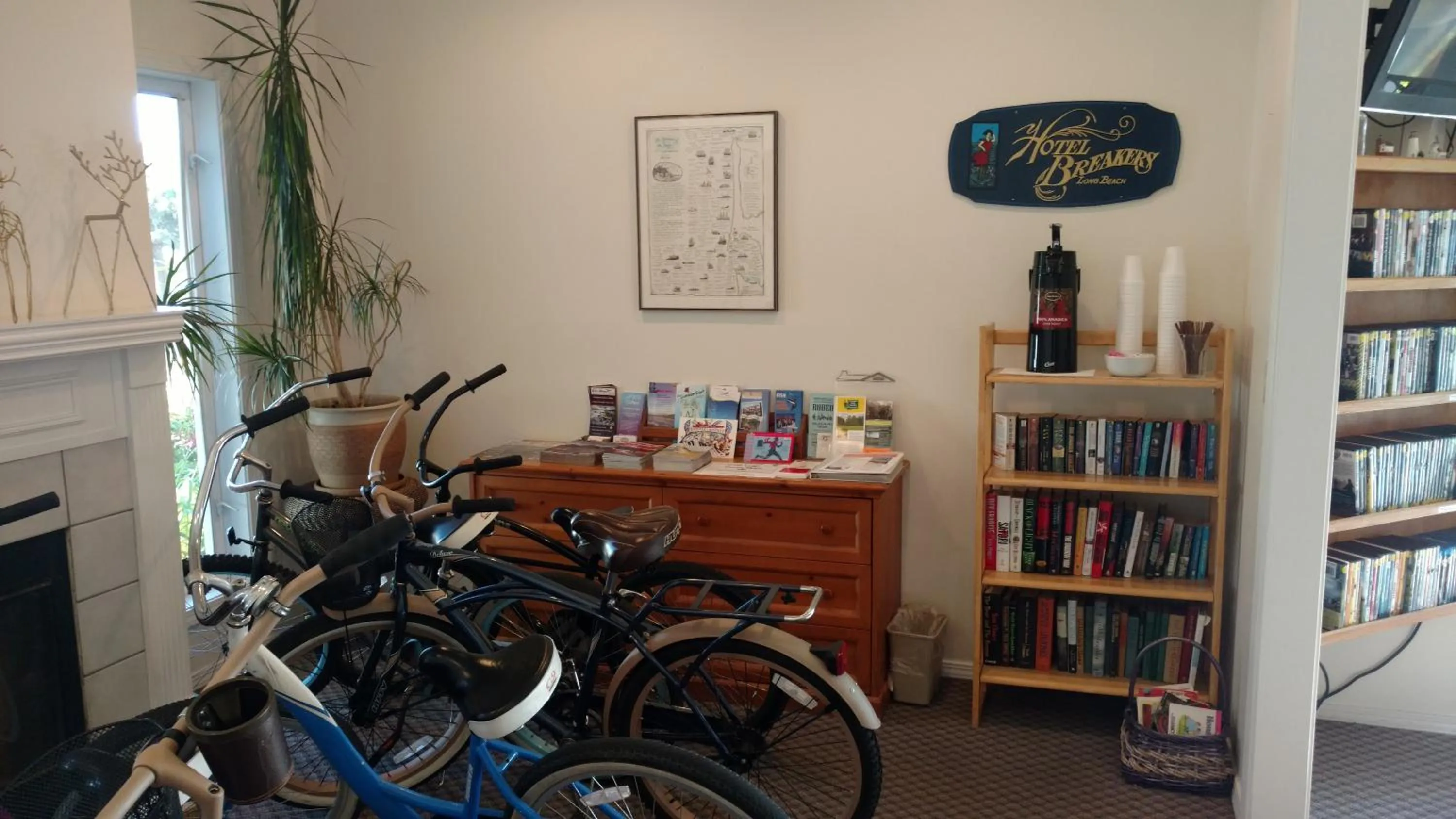 Lobby or reception in The Breakers Long Beach