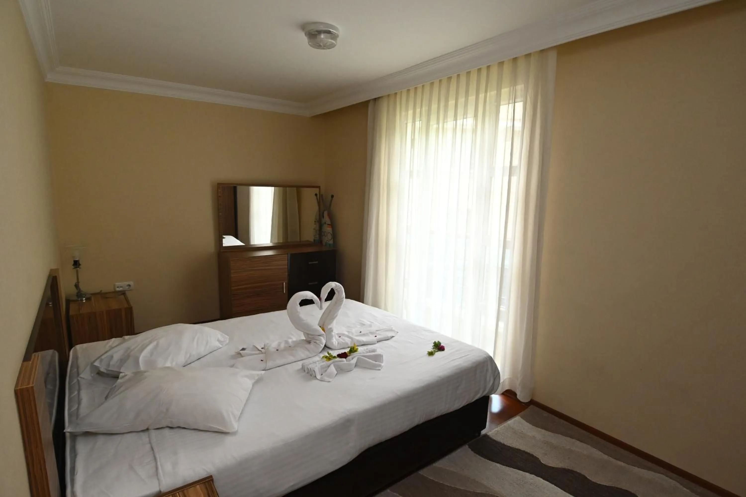 Bedroom, Bed in Sarot Thermal Vadi Tatil Koyu - Halal Hotel