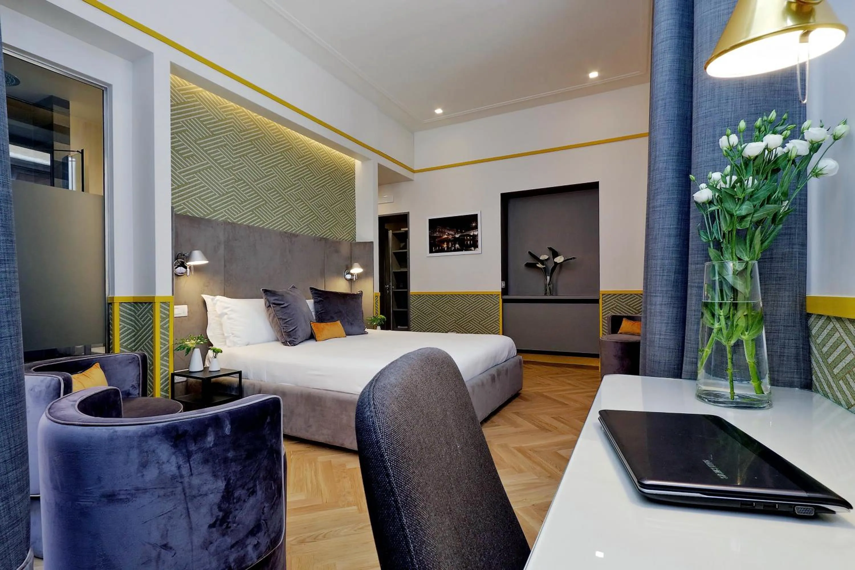 Photo of the whole room, Bed in Roma Five Suites