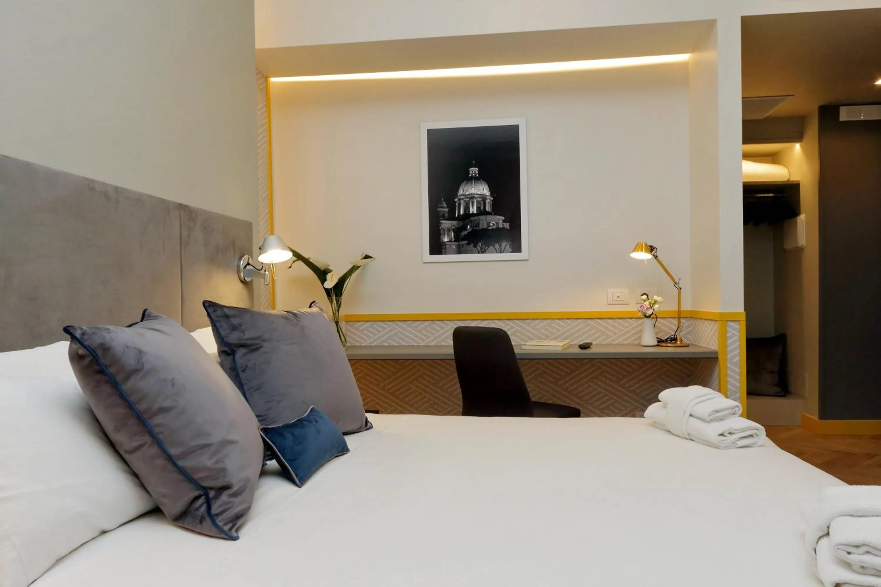 Bed in Roma Five Suites