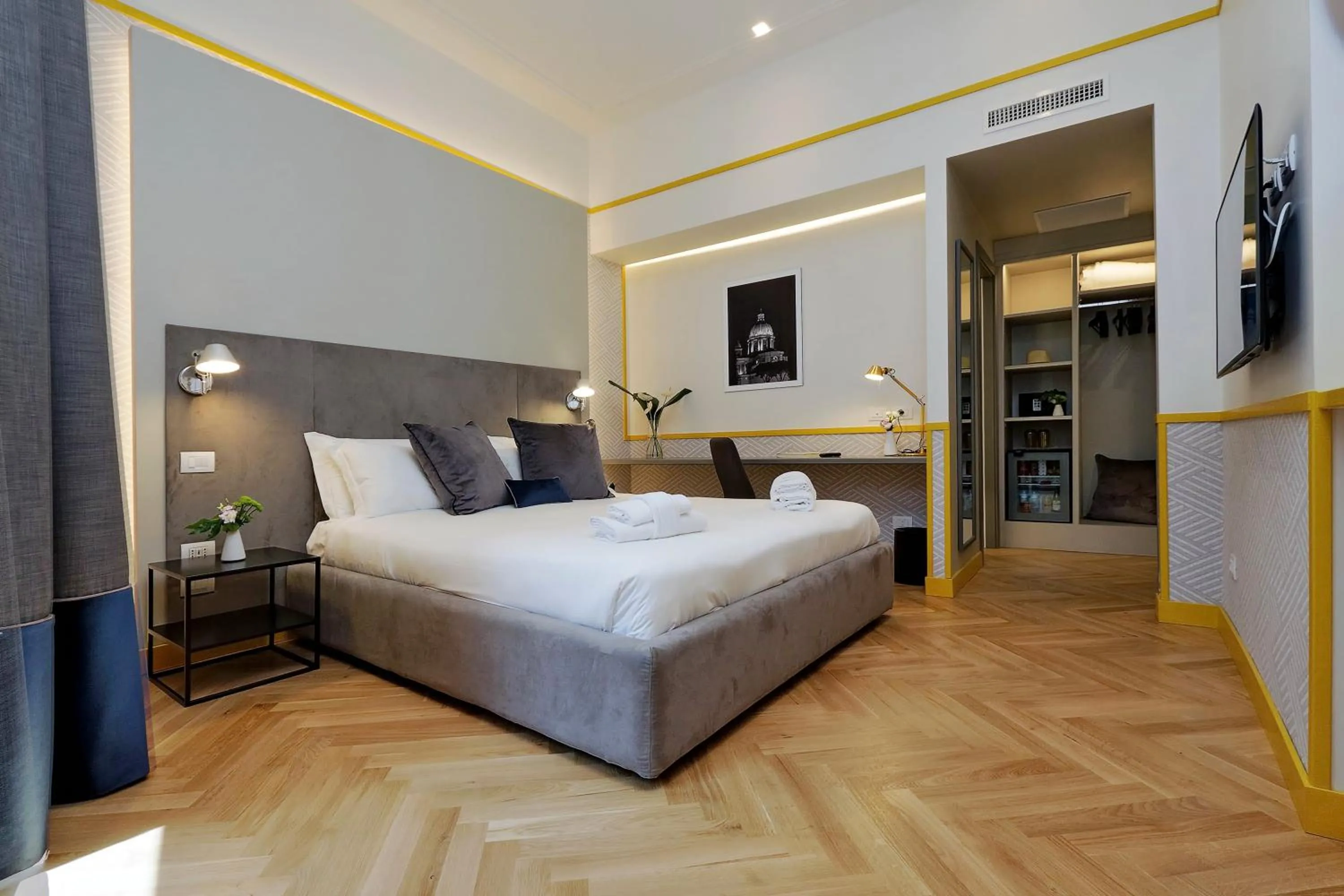 Bed in Roma Five Suites