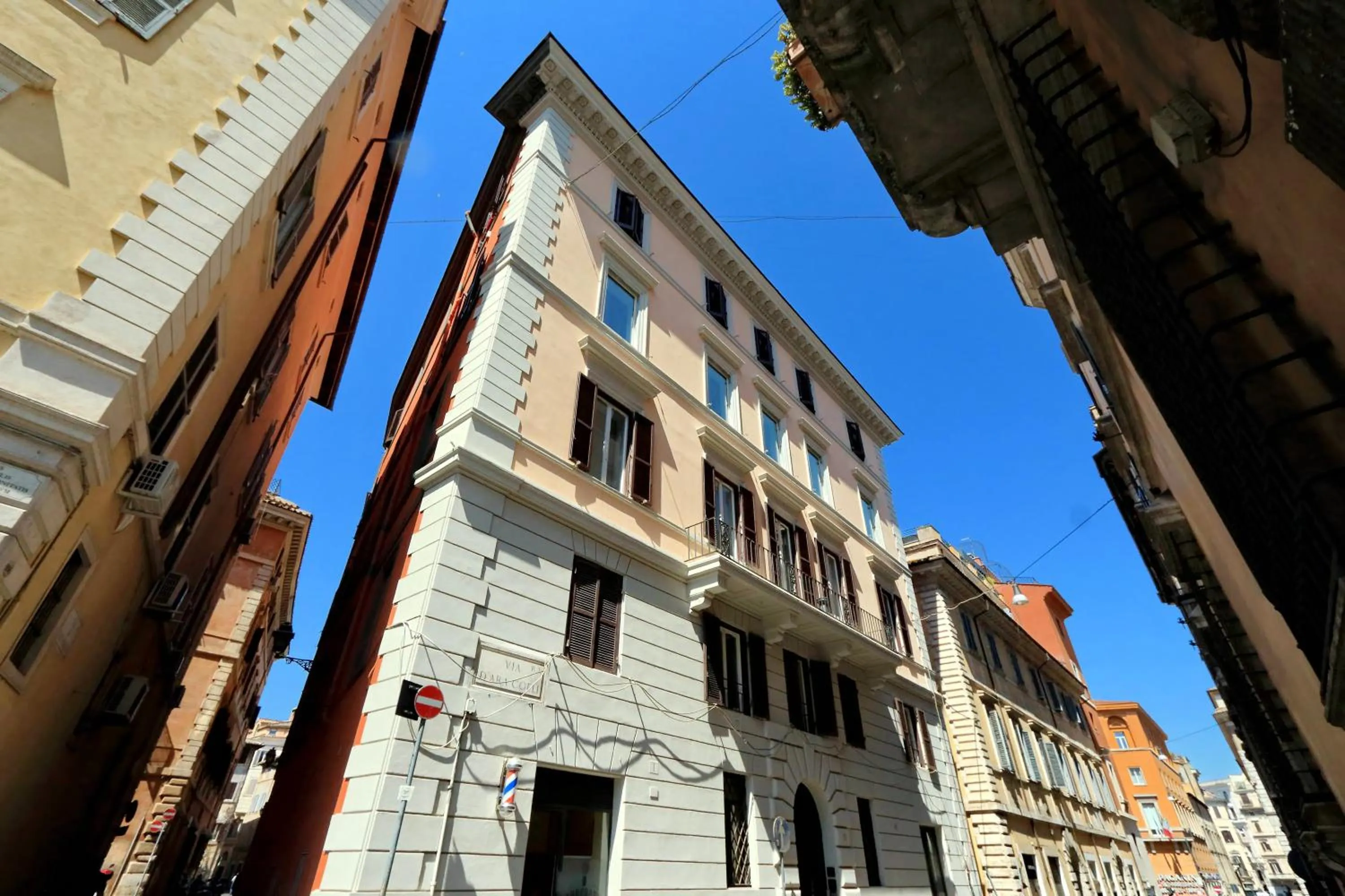 Property building in Roma Five Suites