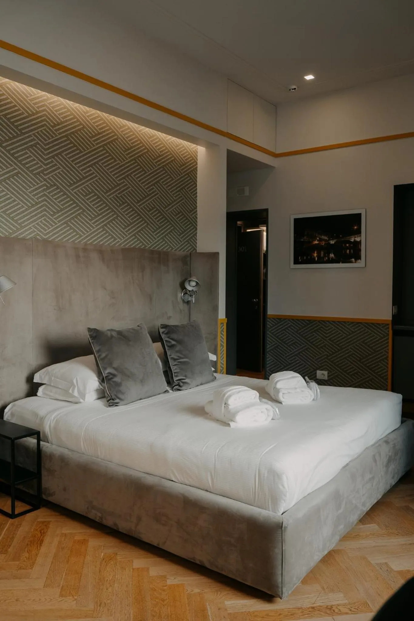 View (from property/room), Bed in Roma Five Suites