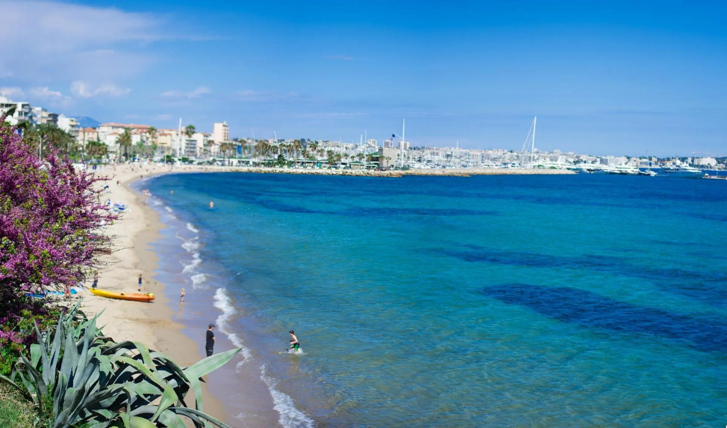 Beach in Hôtel Restaurant de la Mer