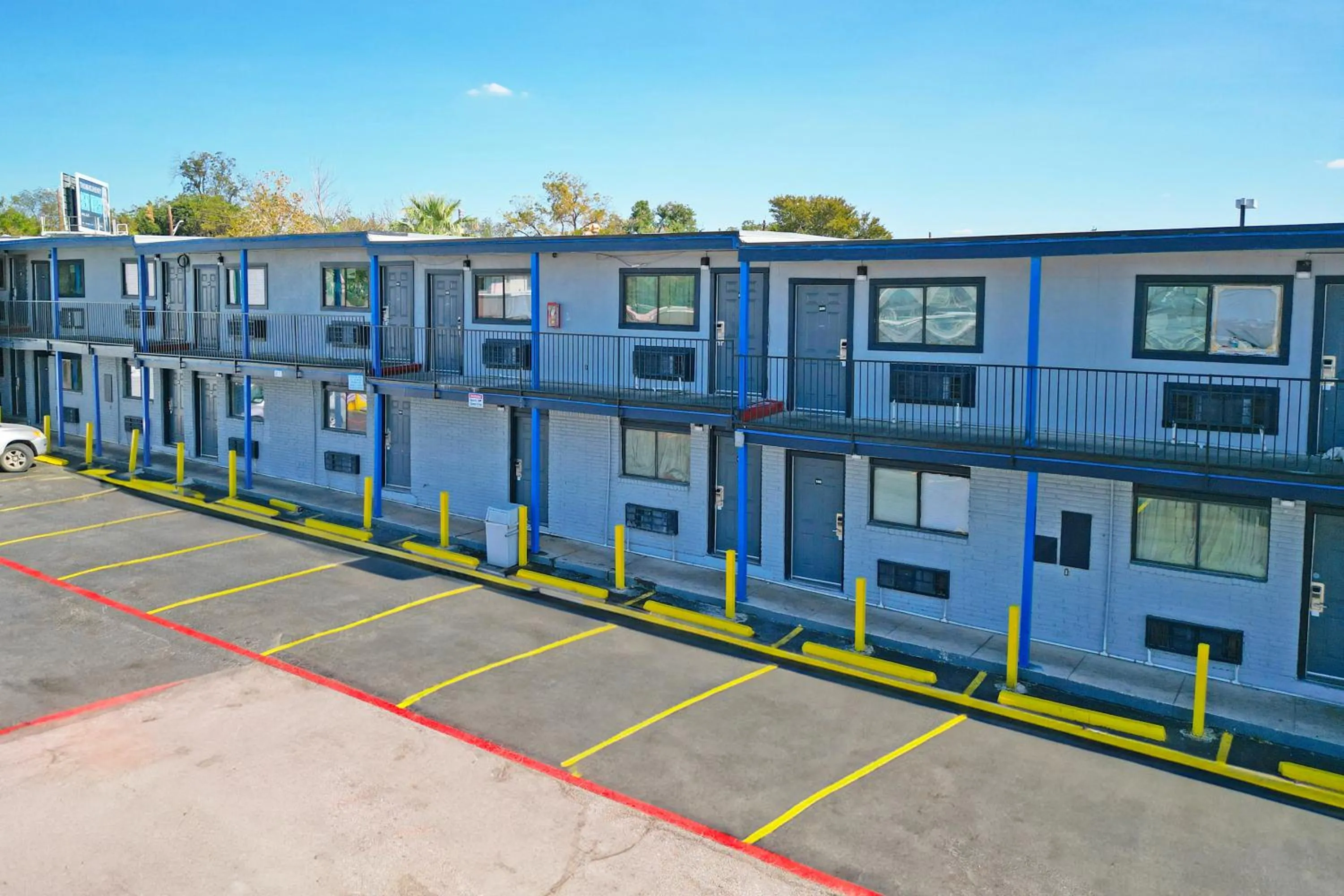 Parking in Super 7 Inn By OYO San Antonio NW Medical Center