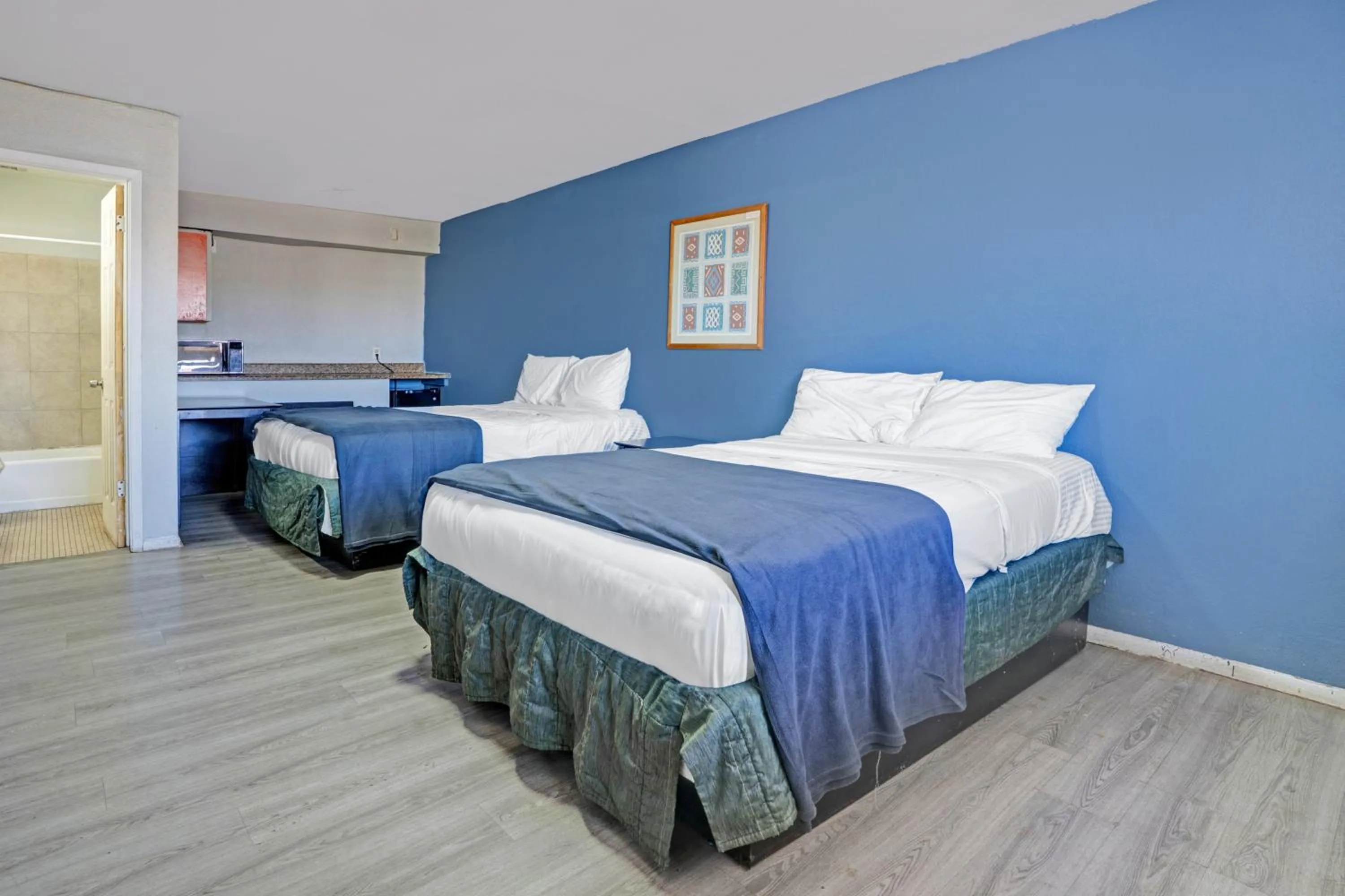 Bedroom, Bed in Super 7 Inn By OYO San Antonio NW Medical Center