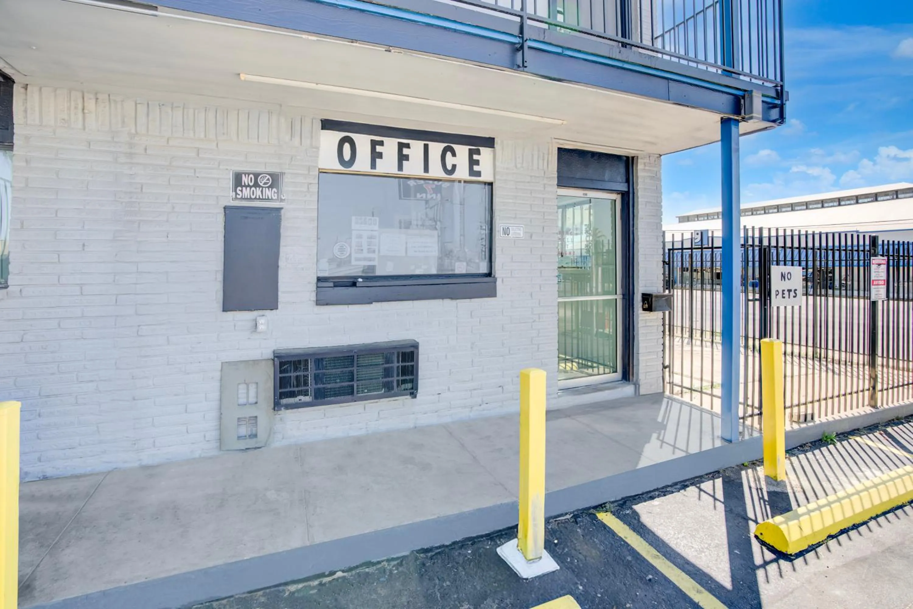 Lobby or reception in Super 7 Inn By OYO San Antonio NW Medical Center