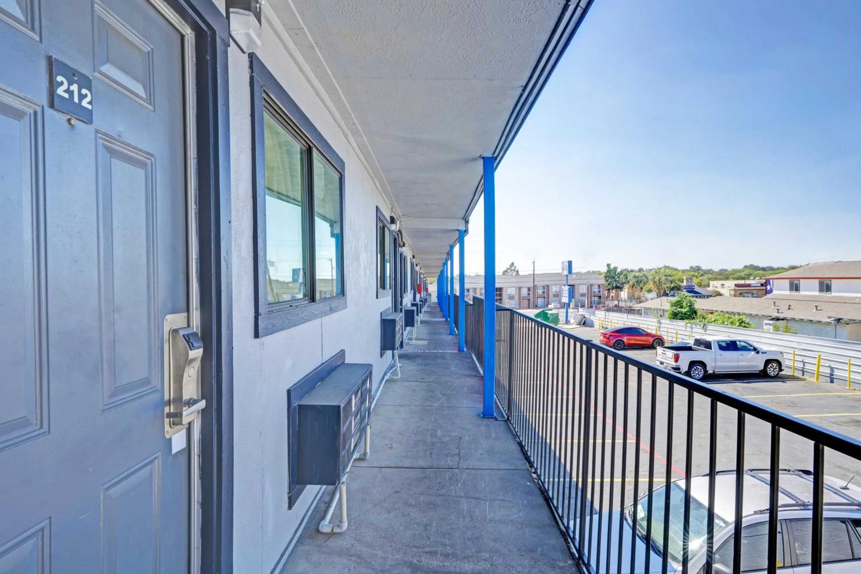 Balcony/Terrace in Super 7 Inn By OYO San Antonio NW Medical Center