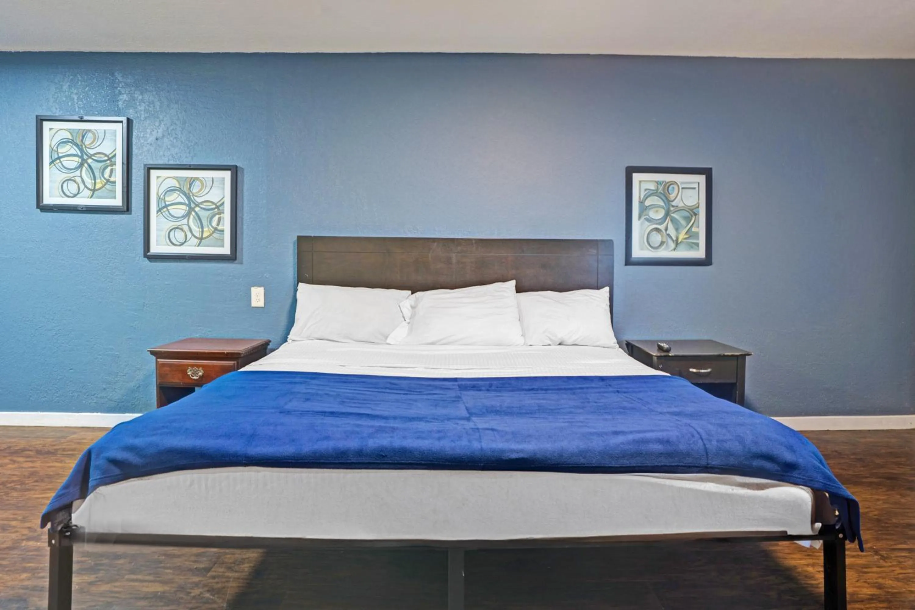 Bedroom, Bed in Super 7 Inn By OYO San Antonio NW Medical Center