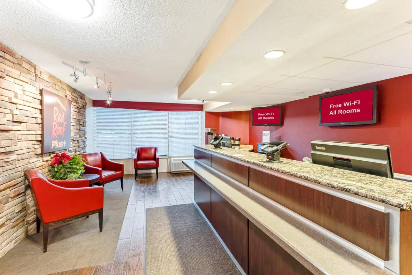 Lobby or reception in Red Roof Inn PLUS+ Mt Pleasant - Patriots Point