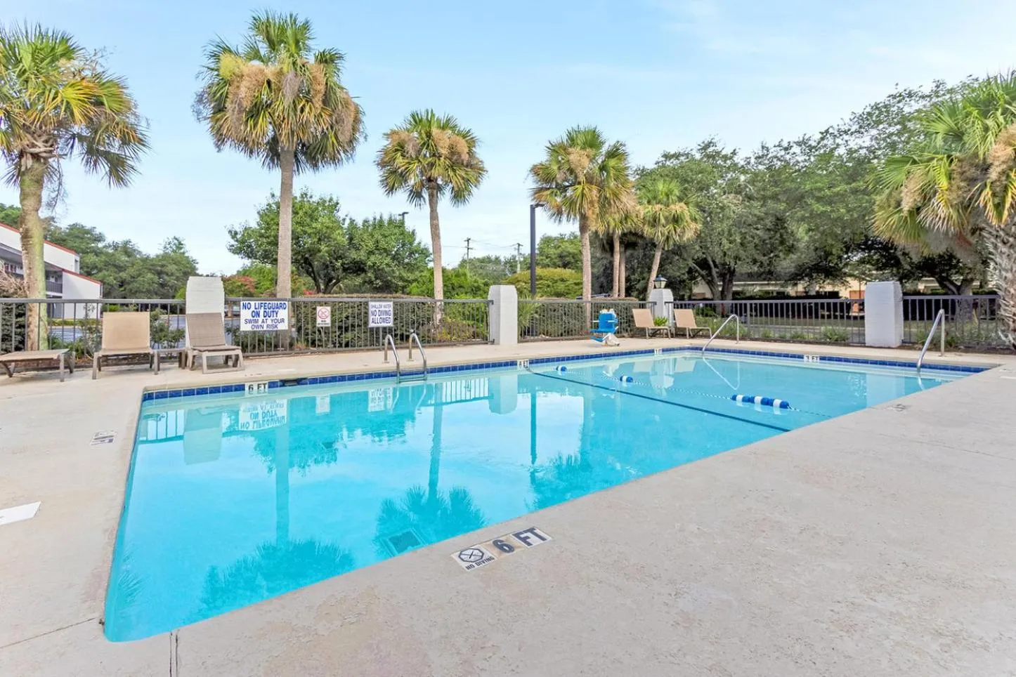 Swimming pool in Red Roof Inn PLUS+ Mt Pleasant - Patriots Point