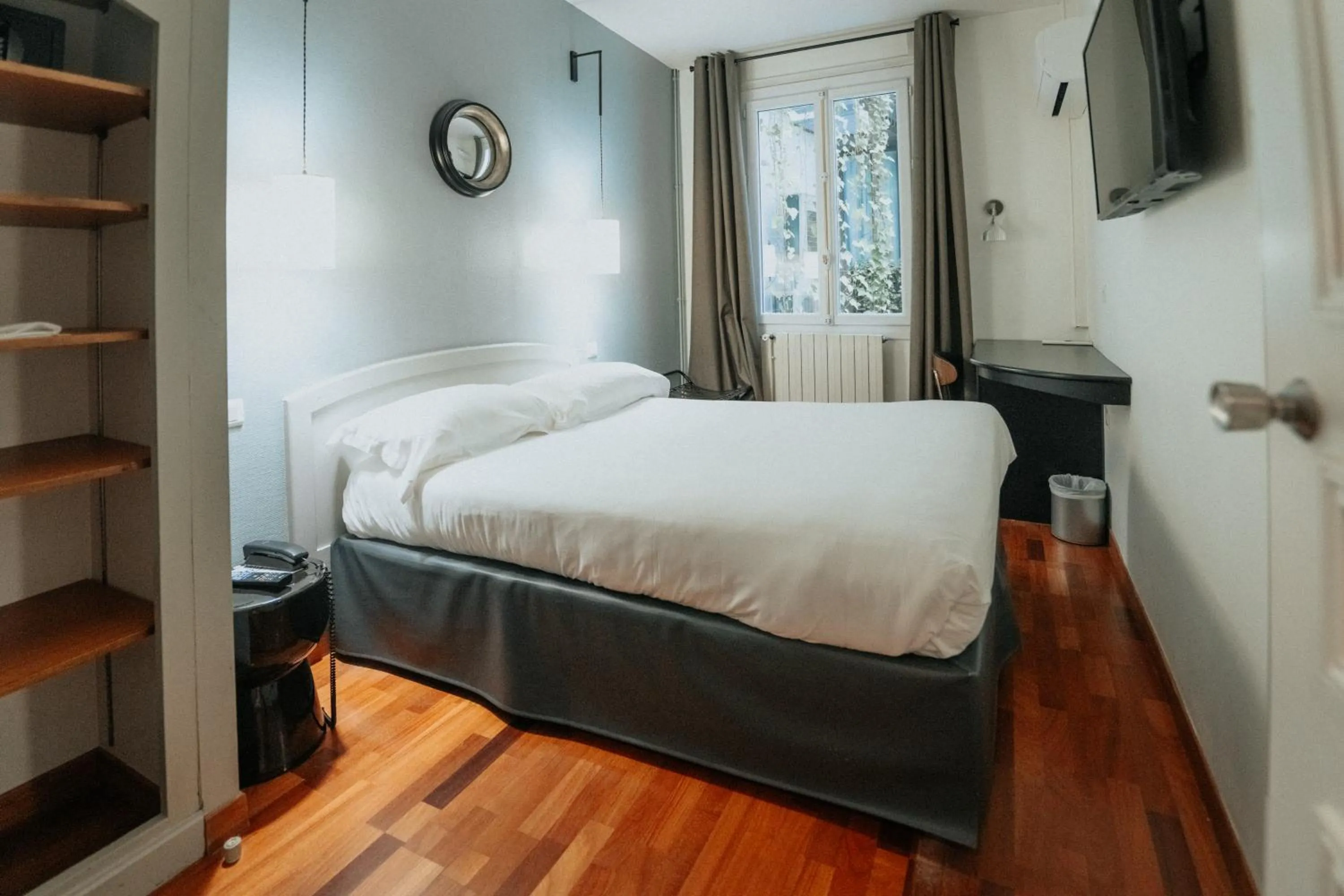 Bedroom, Bed in Hotel Albert 1er