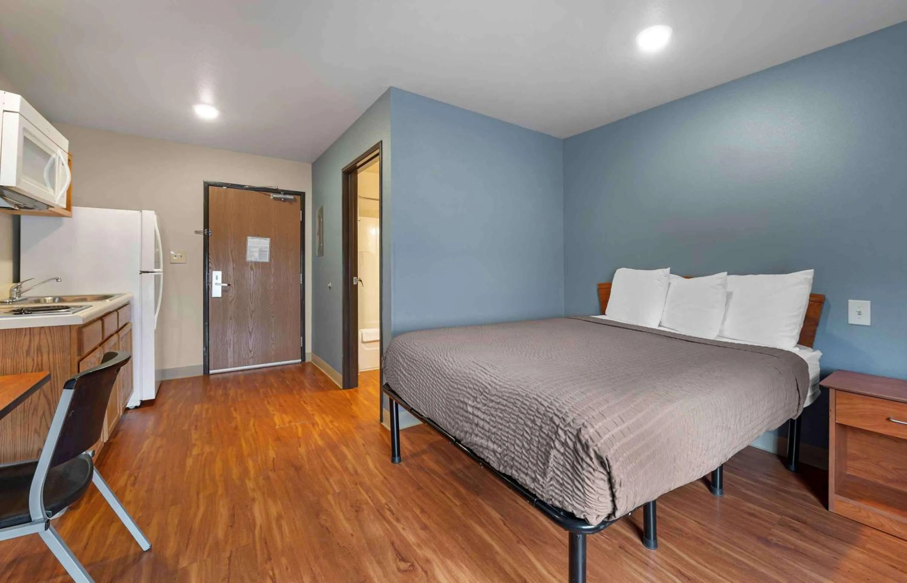 Bedroom, Bed in Extended Stay America Select Suites - Cincinnati - Florence - Airport