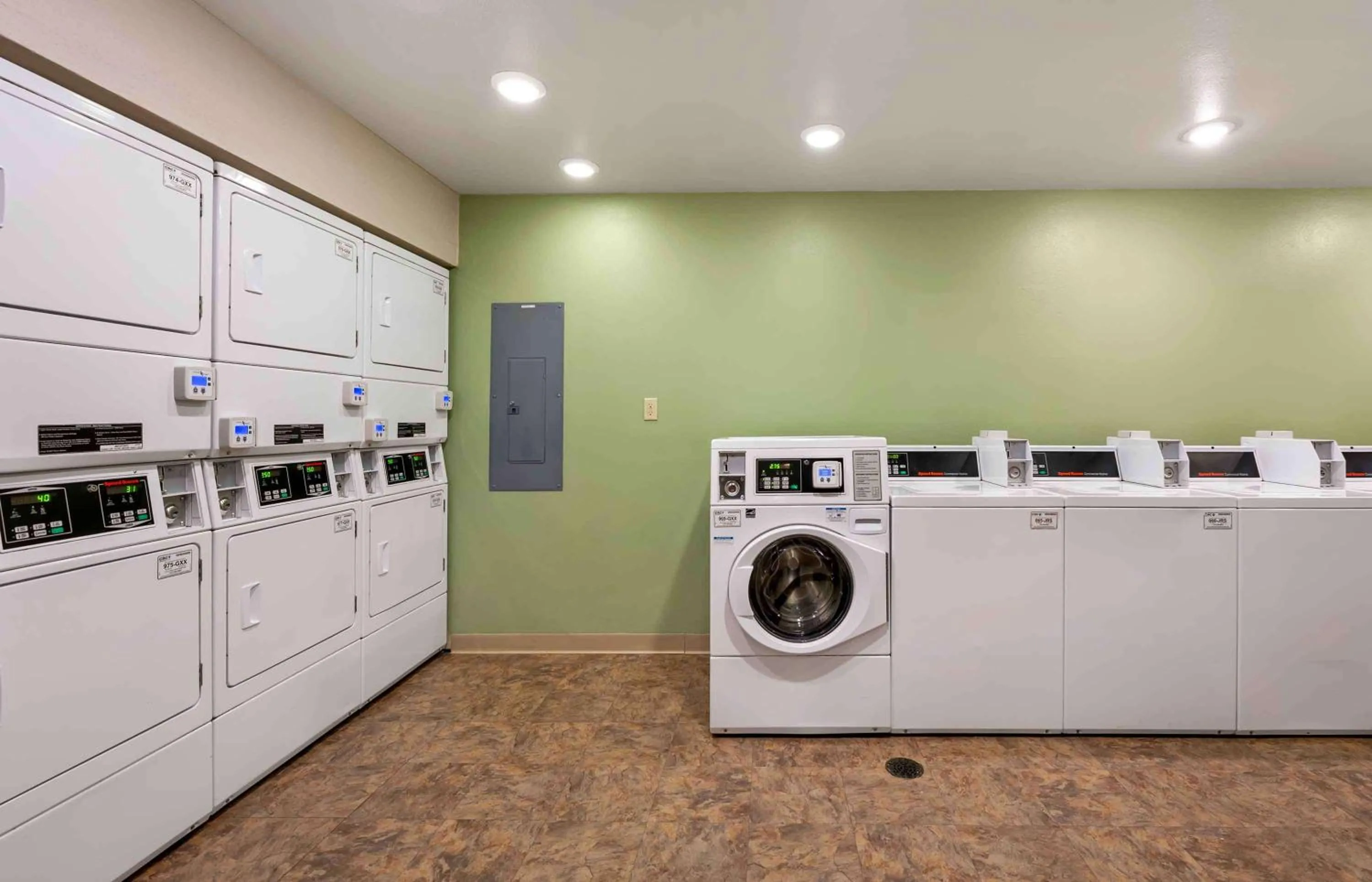 Property building in Extended Stay America Select Suites - Cincinnati - Florence - Airport