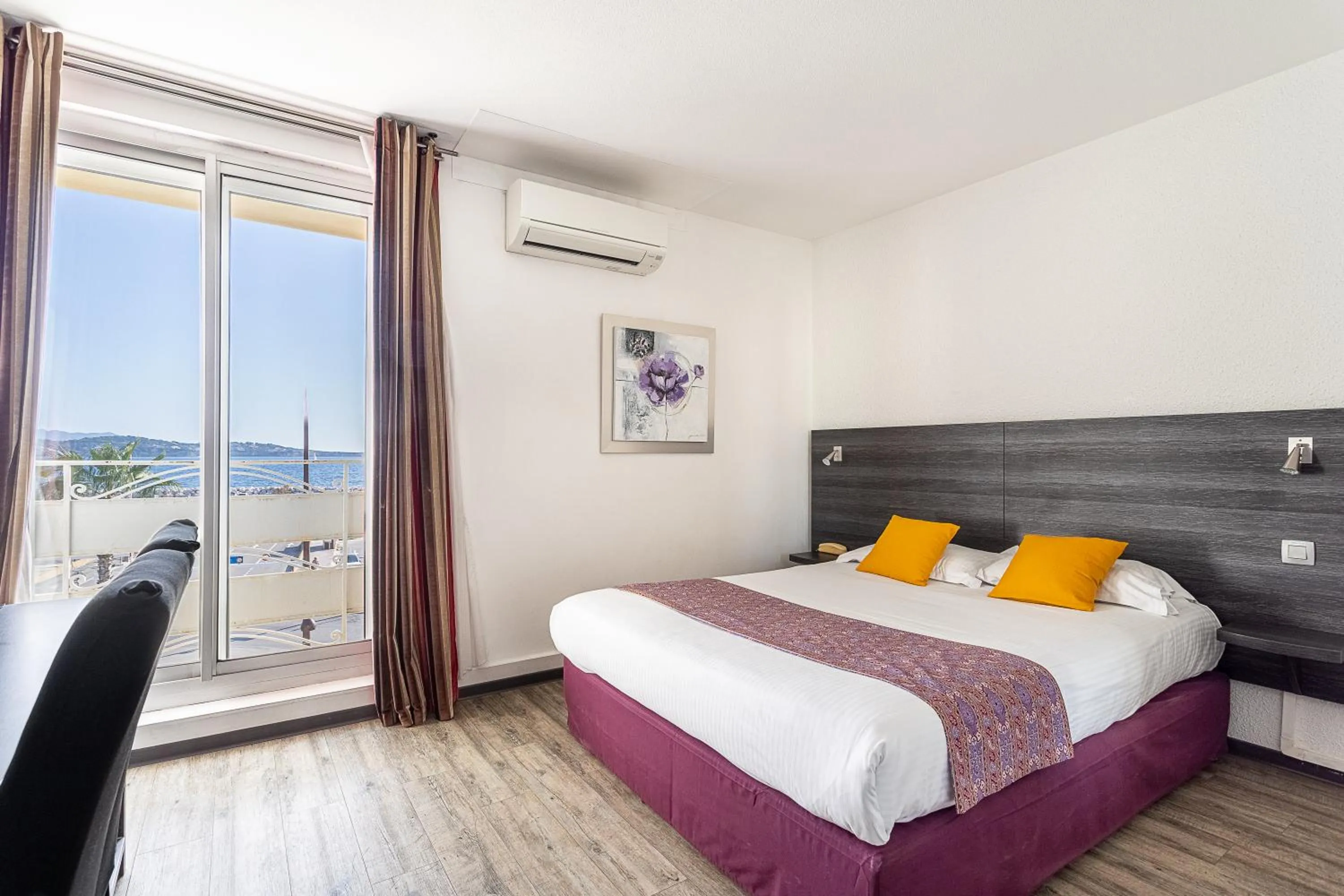 Sea view, Bed in Hotel de la Baie